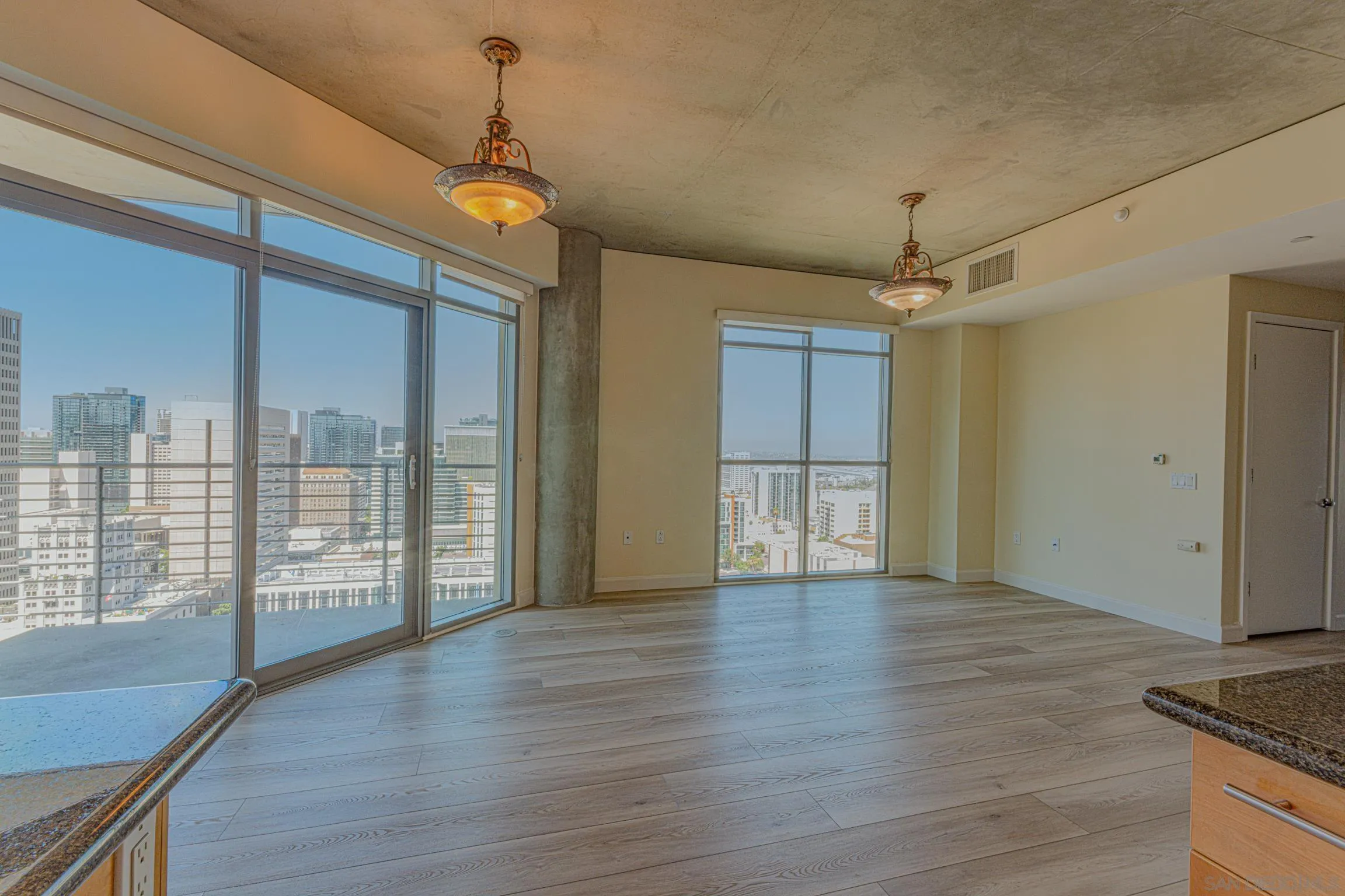 https://cdn.realtyfeed.com/cdn/127/260023343/3b1babc7d5e146b268d3858eebecf787.webp