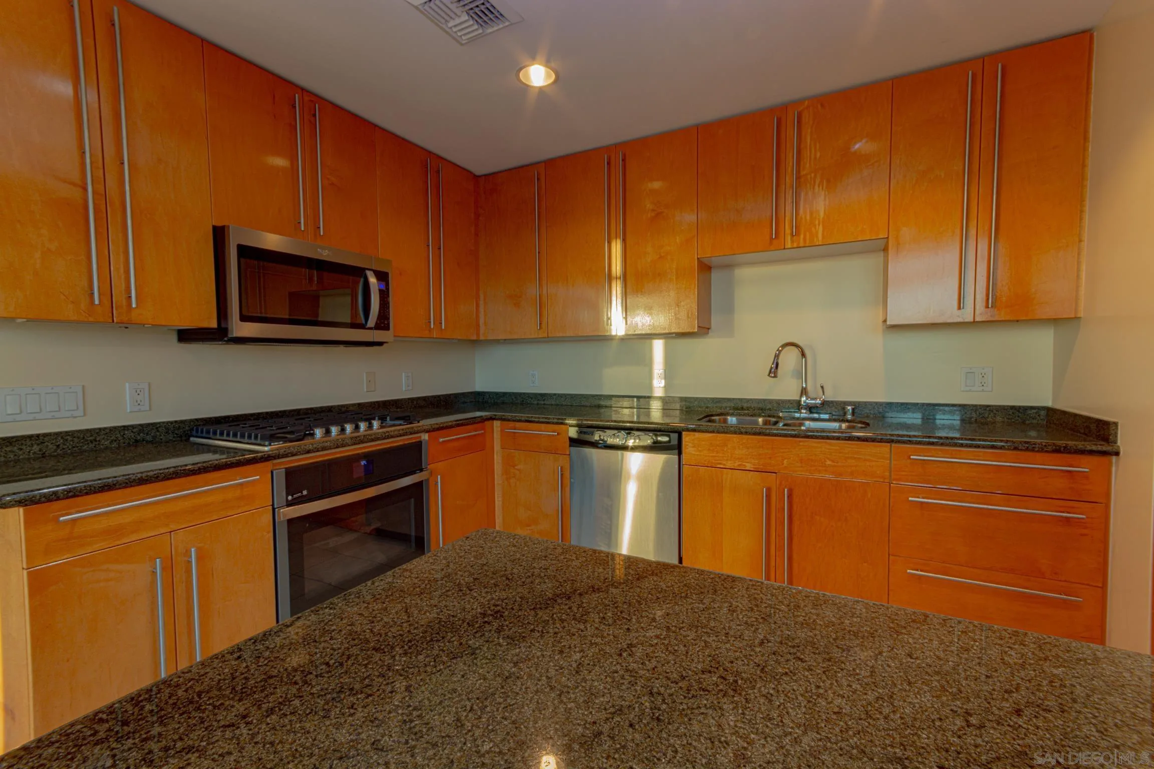 https://cdn.realtyfeed.com/cdn/127/260023343/42f5972a1d20d8ea05e60269015b2f30.webp
