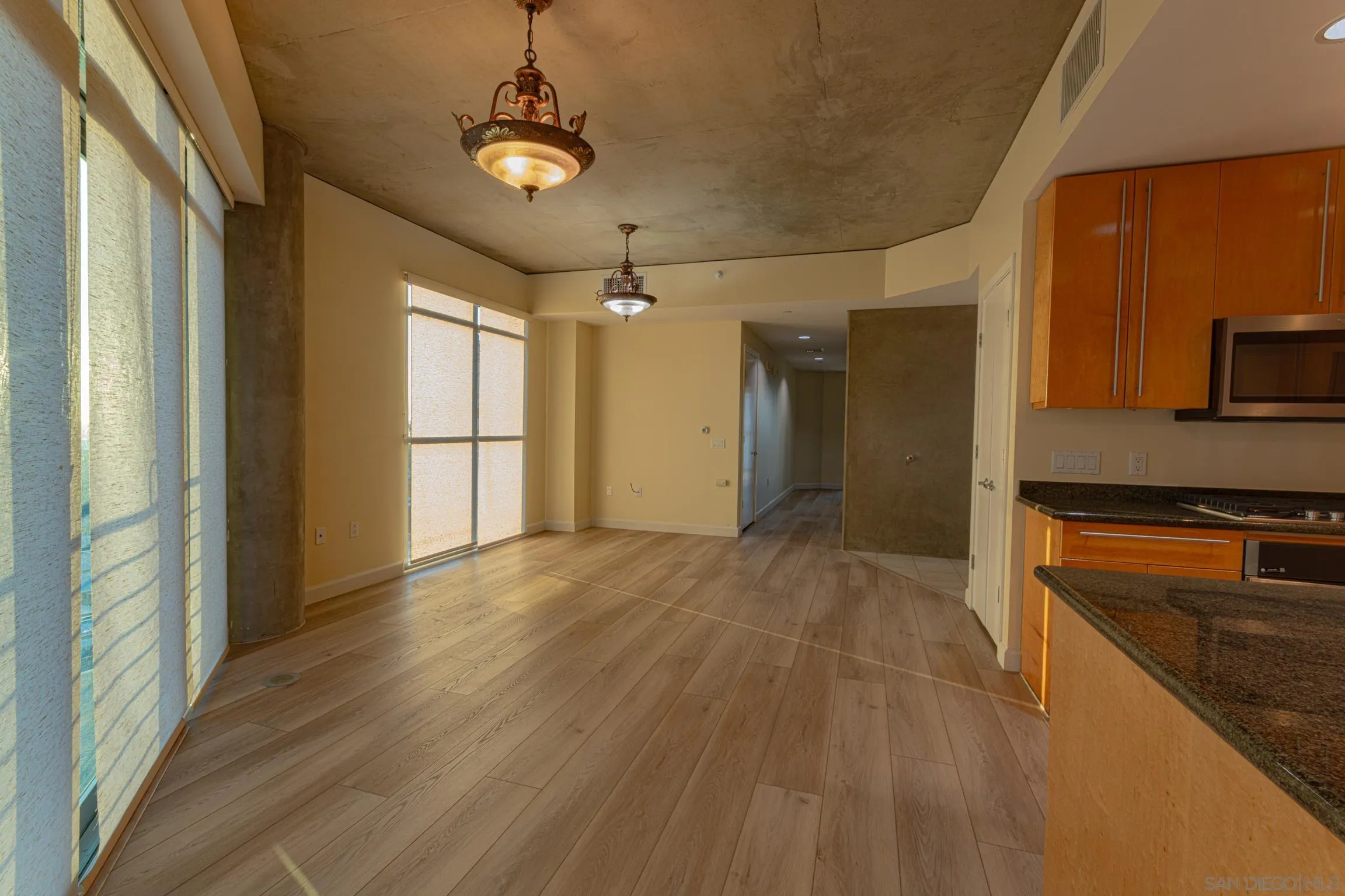 https://cdn.realtyfeed.com/cdn/127/260023343/8d35aea18e3efec589058dfff7197016.webp