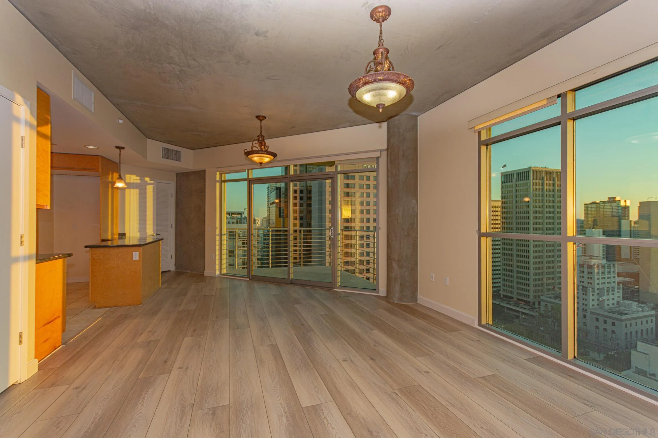https://cdn.realtyfeed.com/cdn/127/260023343/9b8f15b2af21e81b1217f5b2bb11df59.webp