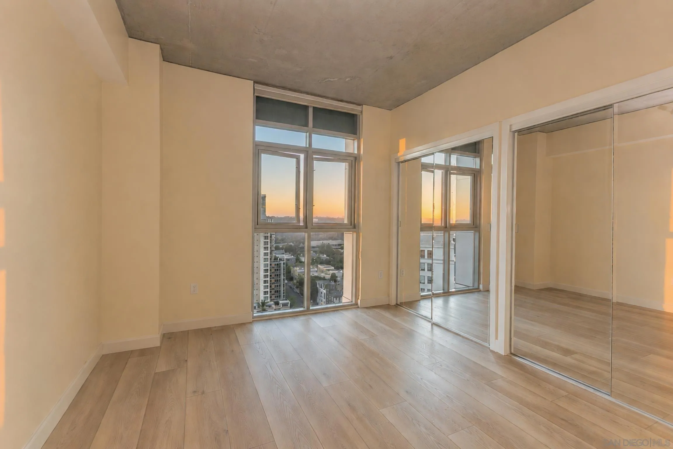 https://cdn.realtyfeed.com/cdn/127/260023343/d47434570d1a52a30769ce98ea454079.webp