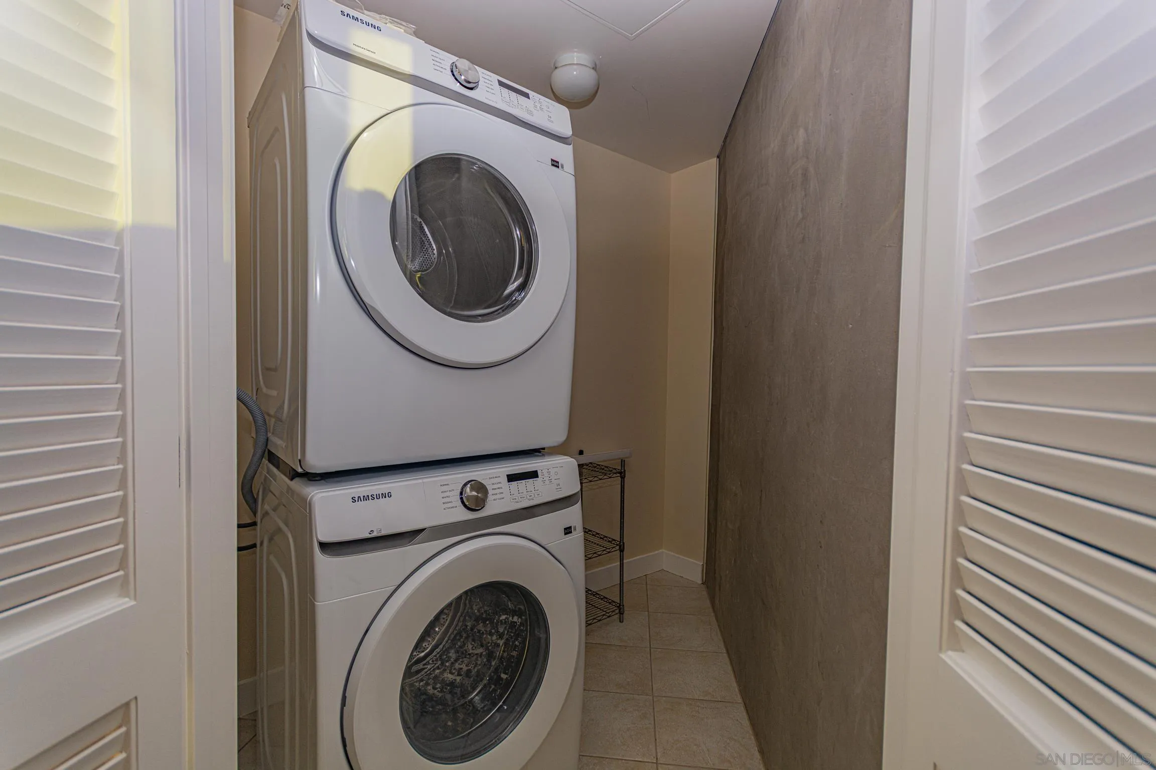 https://cdn.realtyfeed.com/cdn/127/260023343/edd82b6b43c36f63fa700bfe6e1e99f1.webp