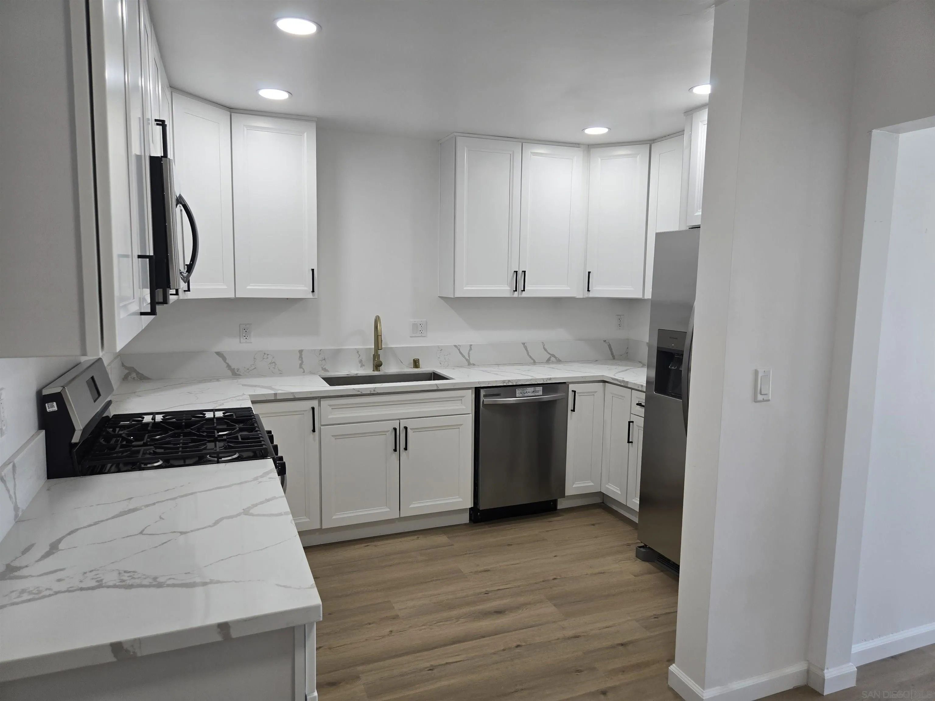 https://cdn.realtyfeed.com/cdn/127/260023345/515561a262c23919545b9187cb2dc9f2.webp