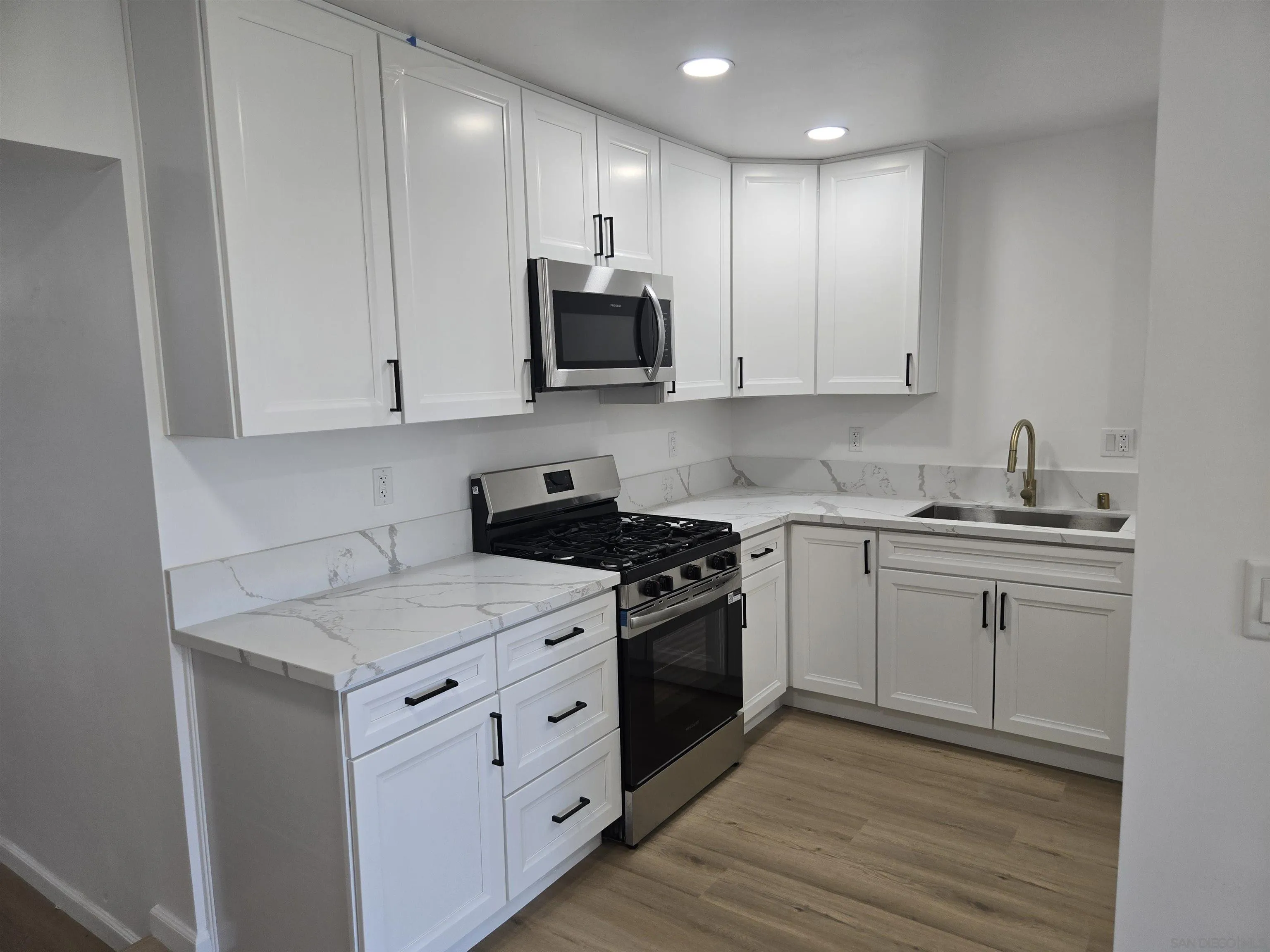 https://cdn.realtyfeed.com/cdn/127/260023345/641a2f471706e00b65ecca32d2423c80.webp