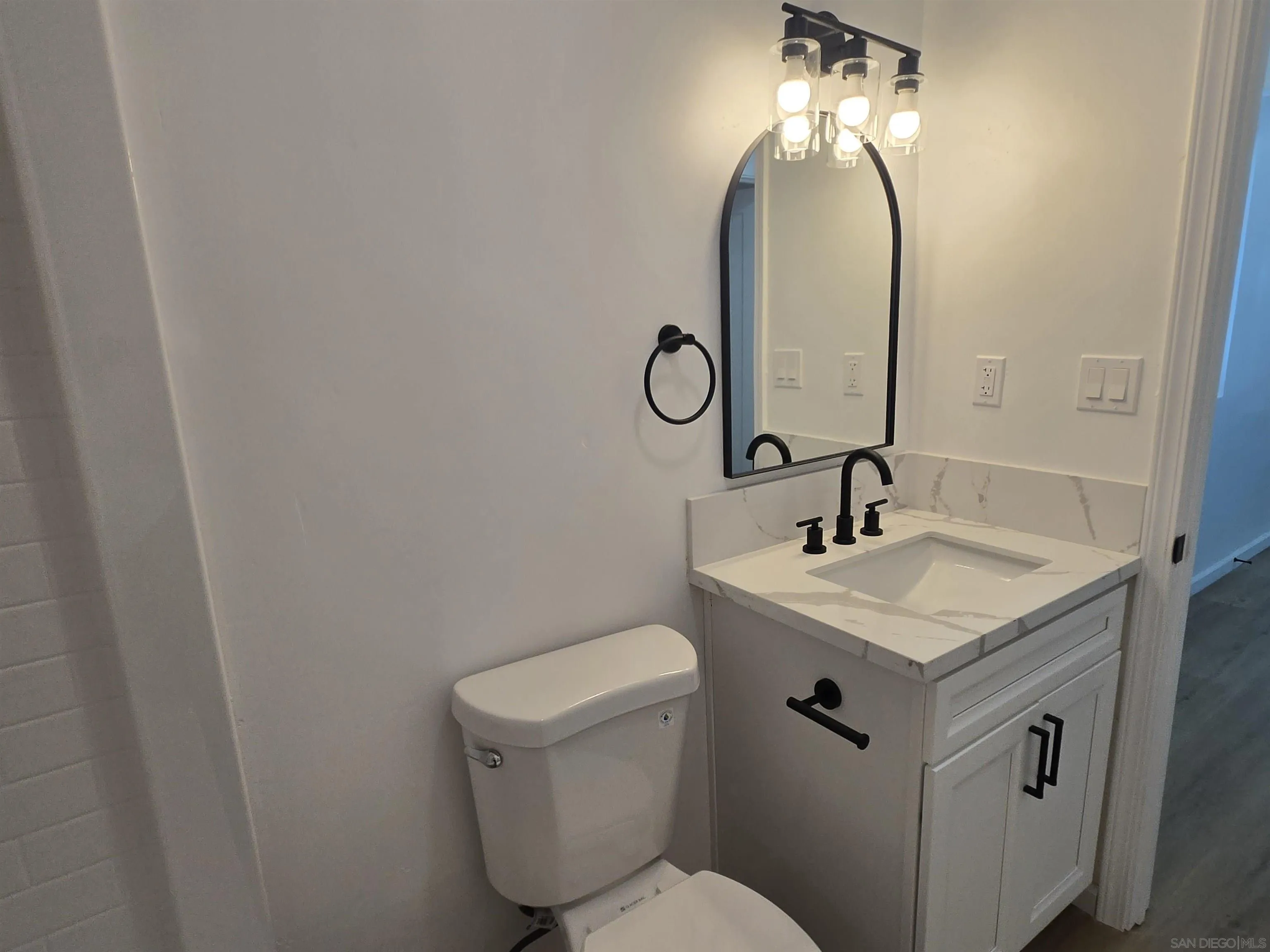https://cdn.realtyfeed.com/cdn/127/260023345/9cbde550cb4a91e0fbd44687d5df7b51.webp