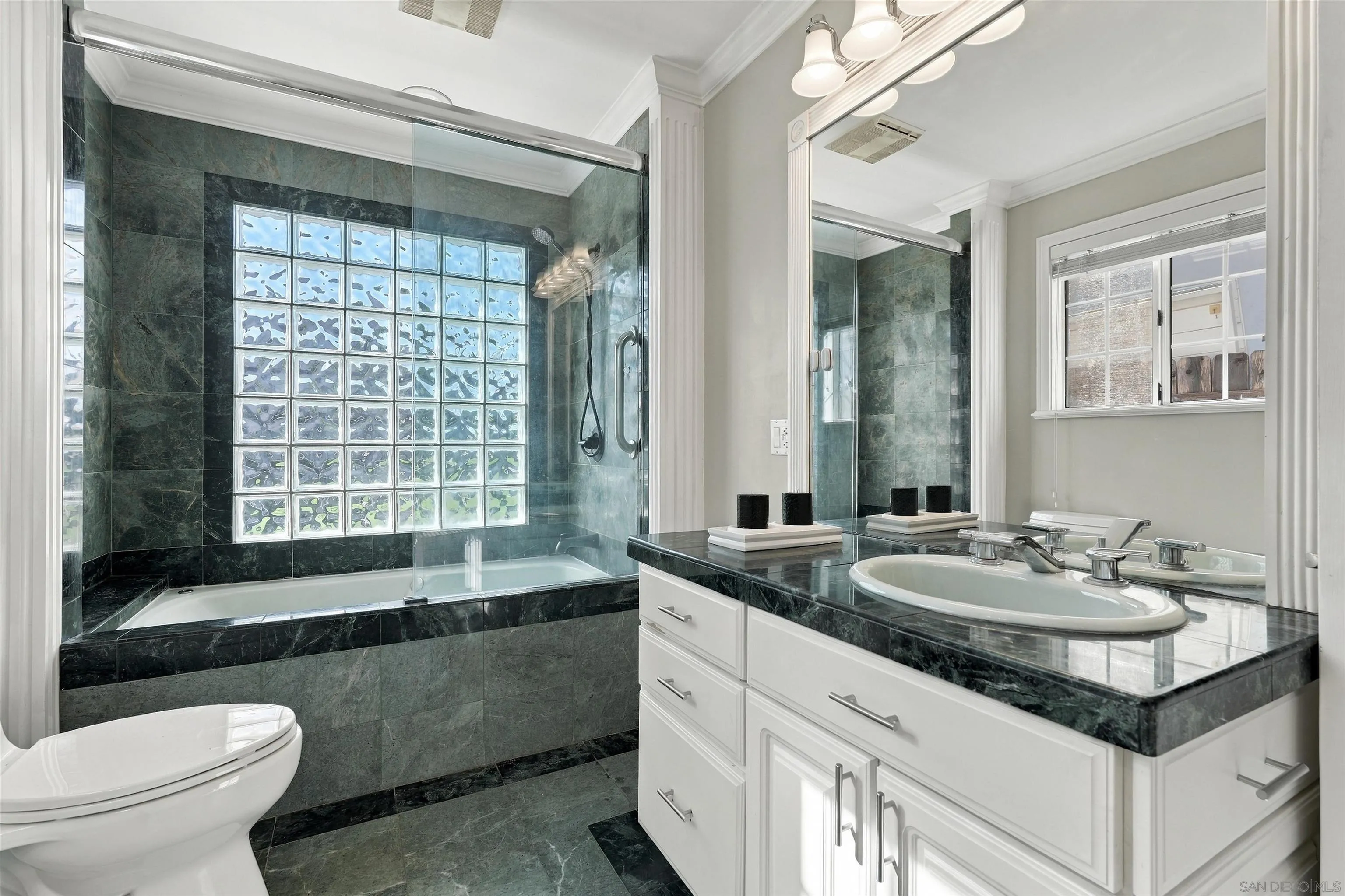 https://cdn.realtyfeed.com/cdn/127/260023349/71b09c7d3bc04f4afa2693dabc5577eb.webp