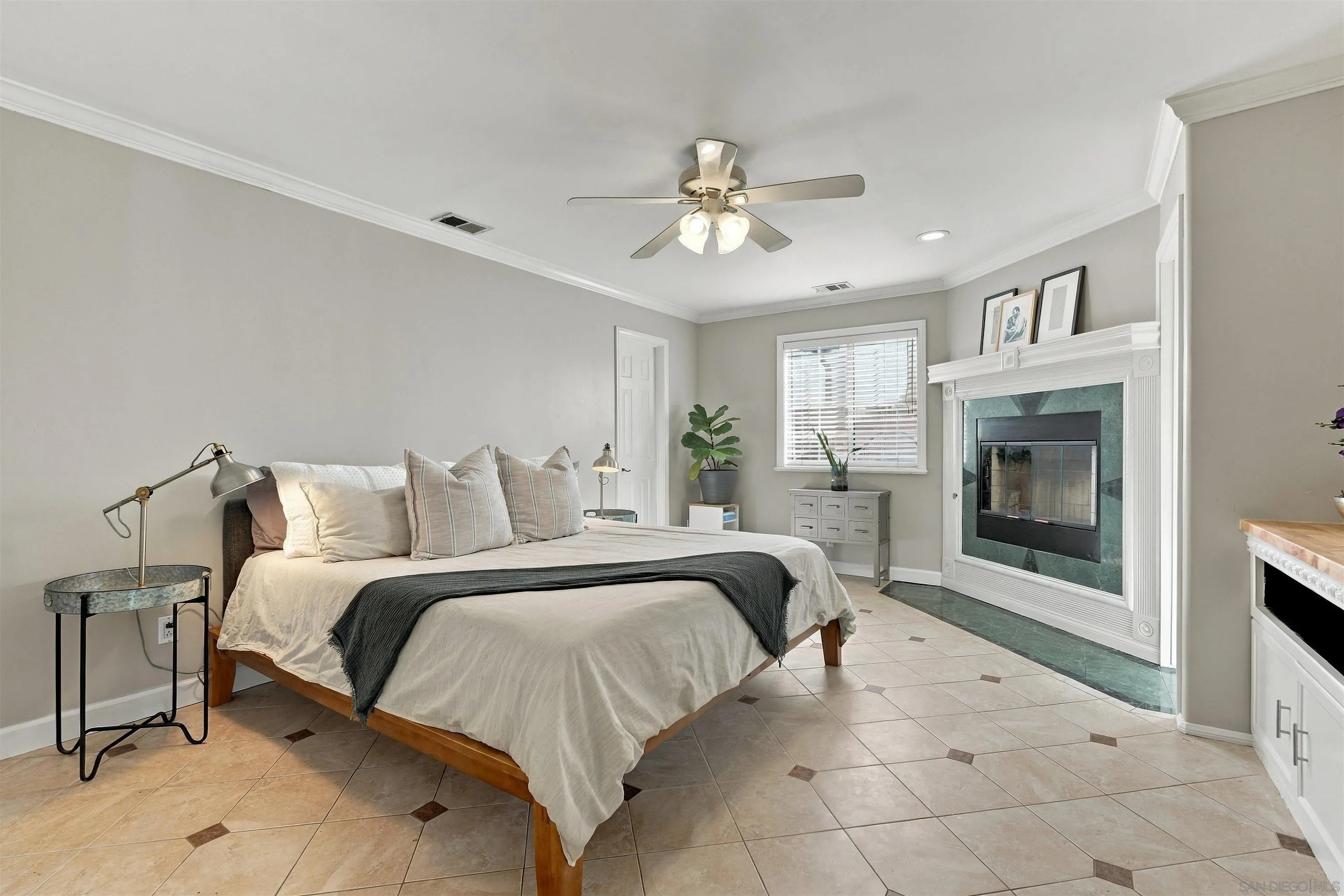 https://cdn.realtyfeed.com/cdn/127/260023349/bfa0ed9efc92d46ac84aac2e8fed0bd9.webp