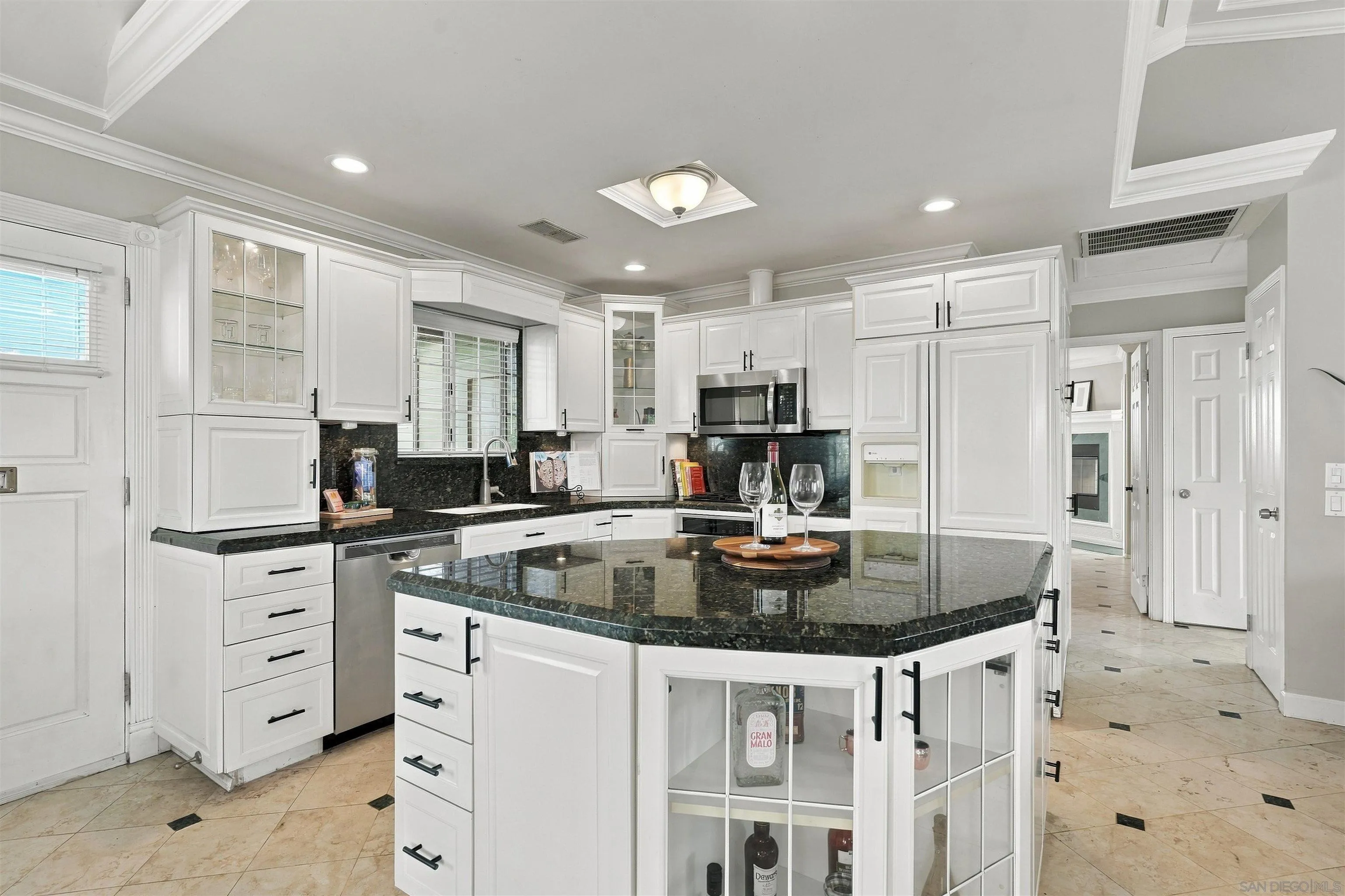 https://cdn.realtyfeed.com/cdn/127/260023349/df27d99134ce9238f8474e76d7247371.webp