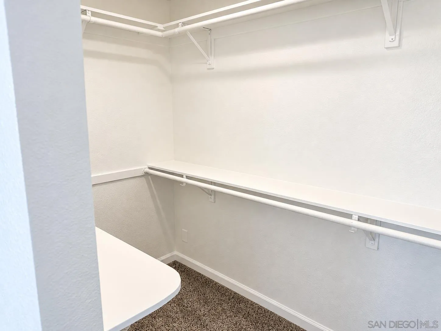 https://cdn.realtyfeed.com/cdn/127/260023351/073dd7f61d35851fdb9546100fe12389.webp