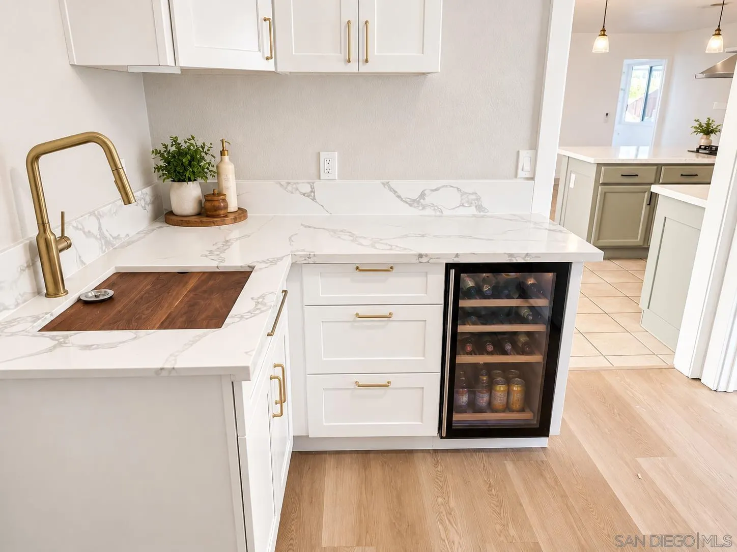 https://cdn.realtyfeed.com/cdn/127/260023351/26ff73b5a483ab1a7f564a71eef7035c.webp