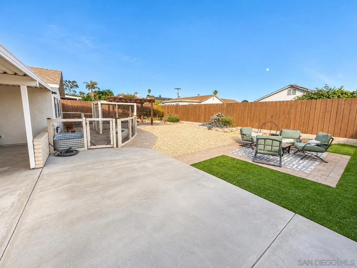 https://cdn.realtyfeed.com/cdn/127/260023351/5318424e7ed73aeb8c84f269c8dc62f3.webp
