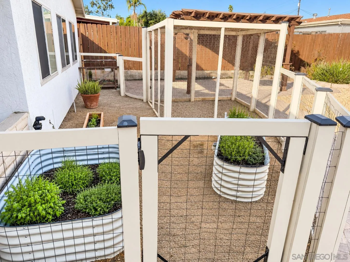 https://cdn.realtyfeed.com/cdn/127/260023351/64f849ce79675186e8683f7c001bd7f2.webp