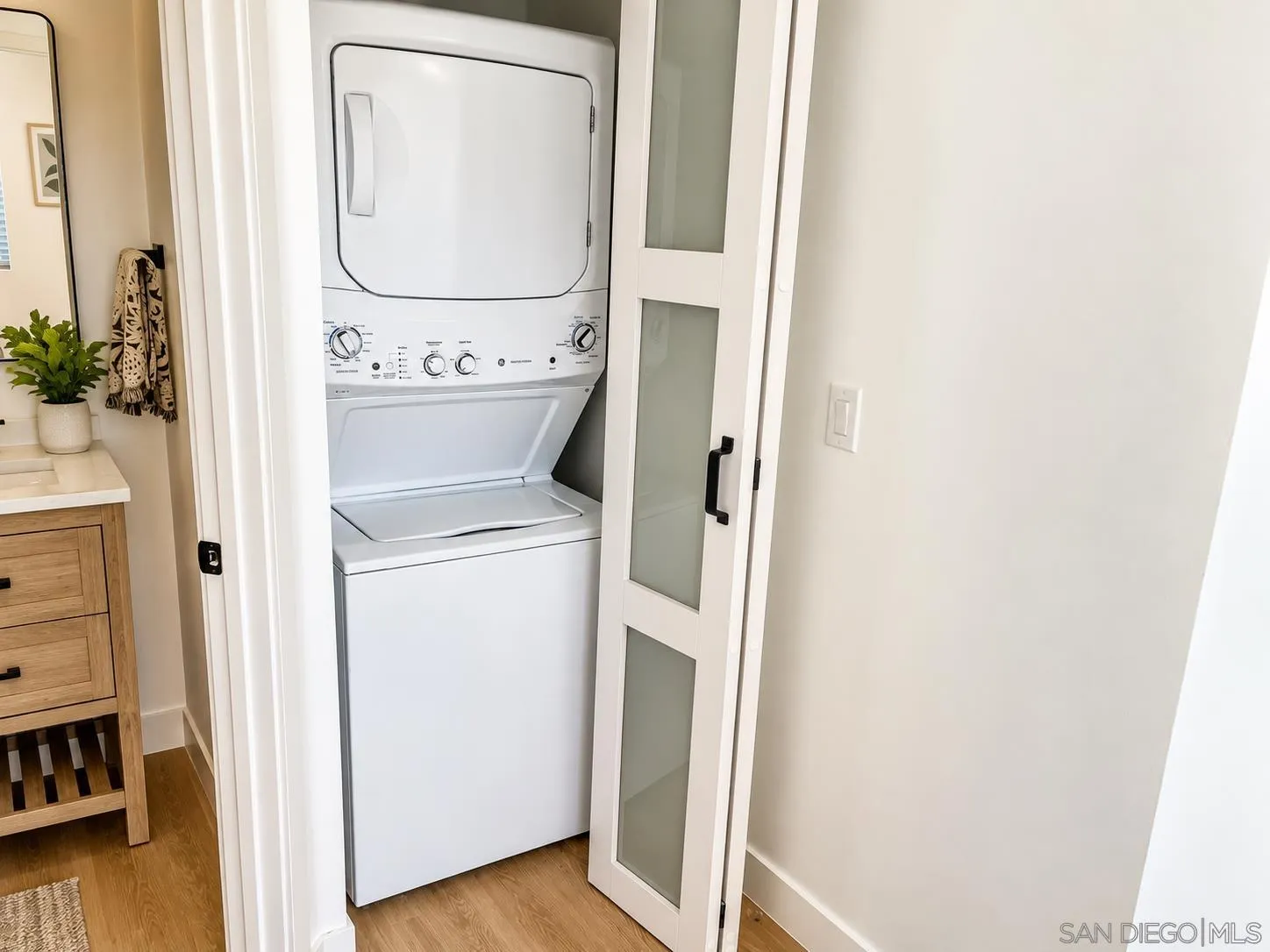 https://cdn.realtyfeed.com/cdn/127/260023351/7e9bb6d7b3e7652befb2ae7c1552a5f7.webp