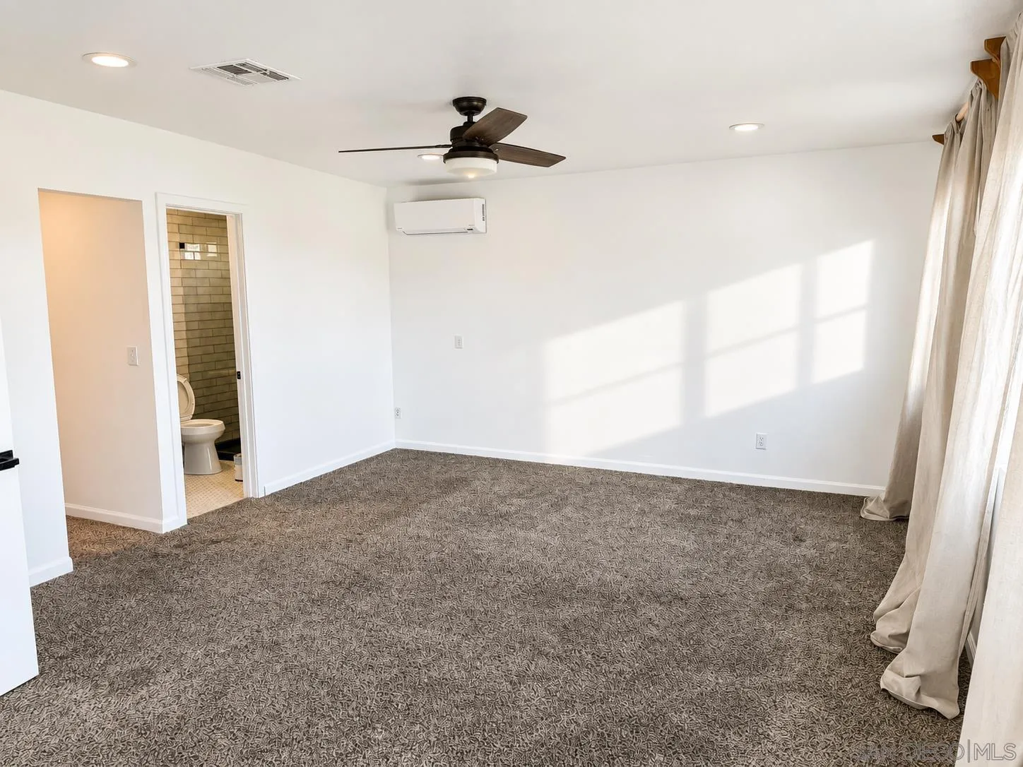 https://cdn.realtyfeed.com/cdn/127/260023351/a0b4a7c53f6b0102e89daf18d4ab1c1e.webp