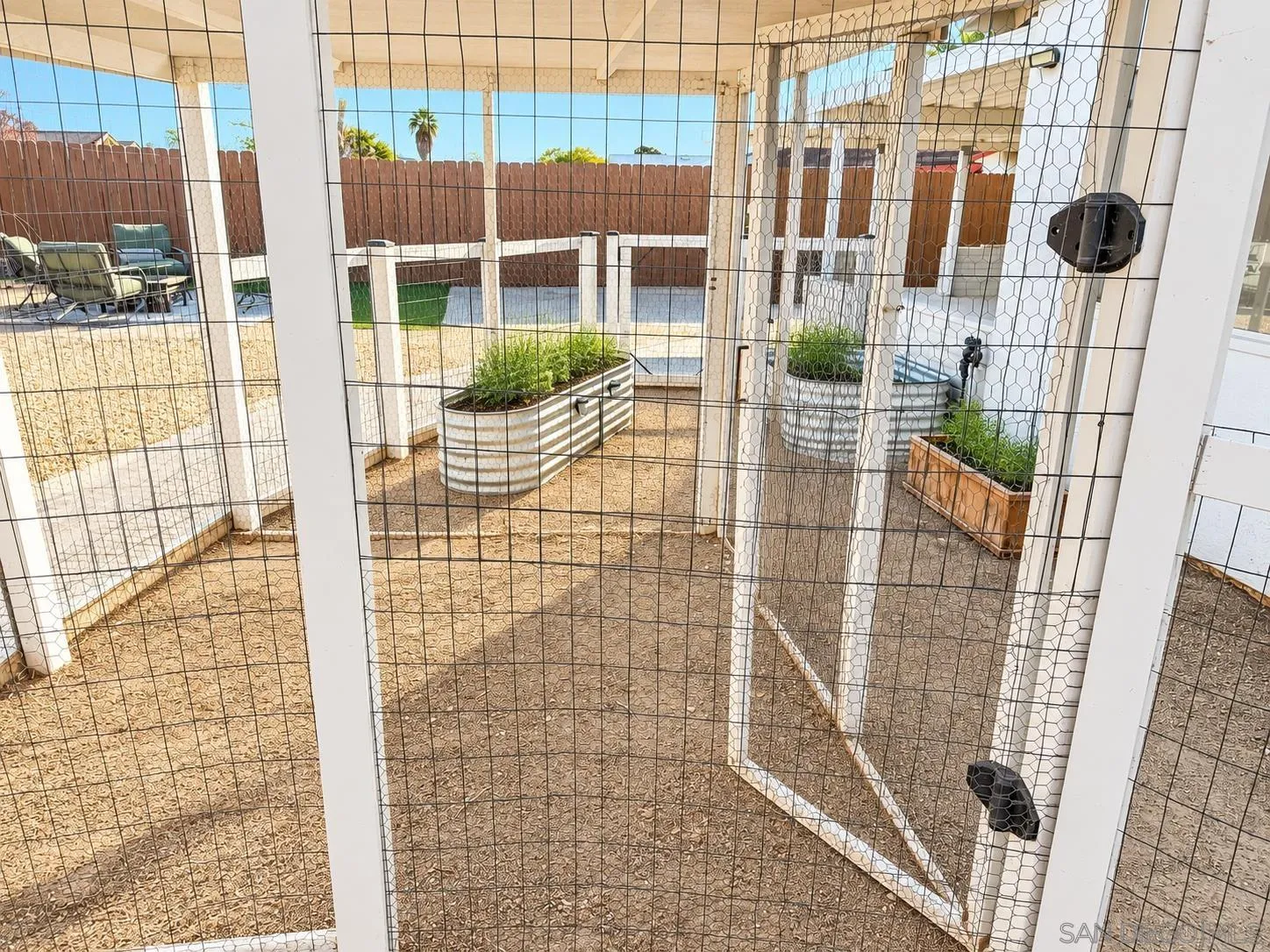https://cdn.realtyfeed.com/cdn/127/260023351/e95497b6be223b3cfcc55379f6664b72.webp