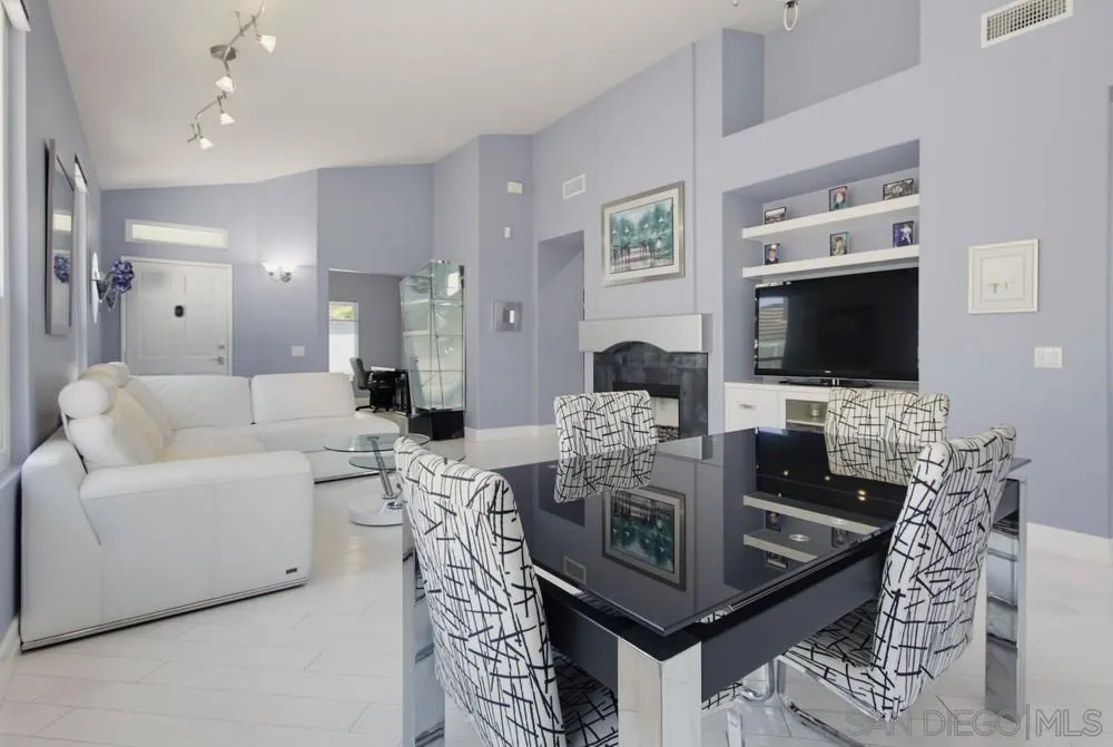 https://cdn.realtyfeed.com/cdn/127/260023353/4946cf9bc102478832273b9847ce2846.webp
