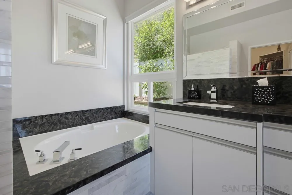 https://cdn.realtyfeed.com/cdn/127/260023353/4c772e41dc9703b51dbe2922cb272817.webp