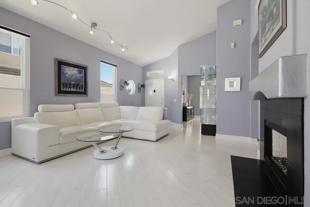 https://cdn.realtyfeed.com/cdn/127/260023353/c16ed75a6a69bdd99d521a09afd4b8e7.webp