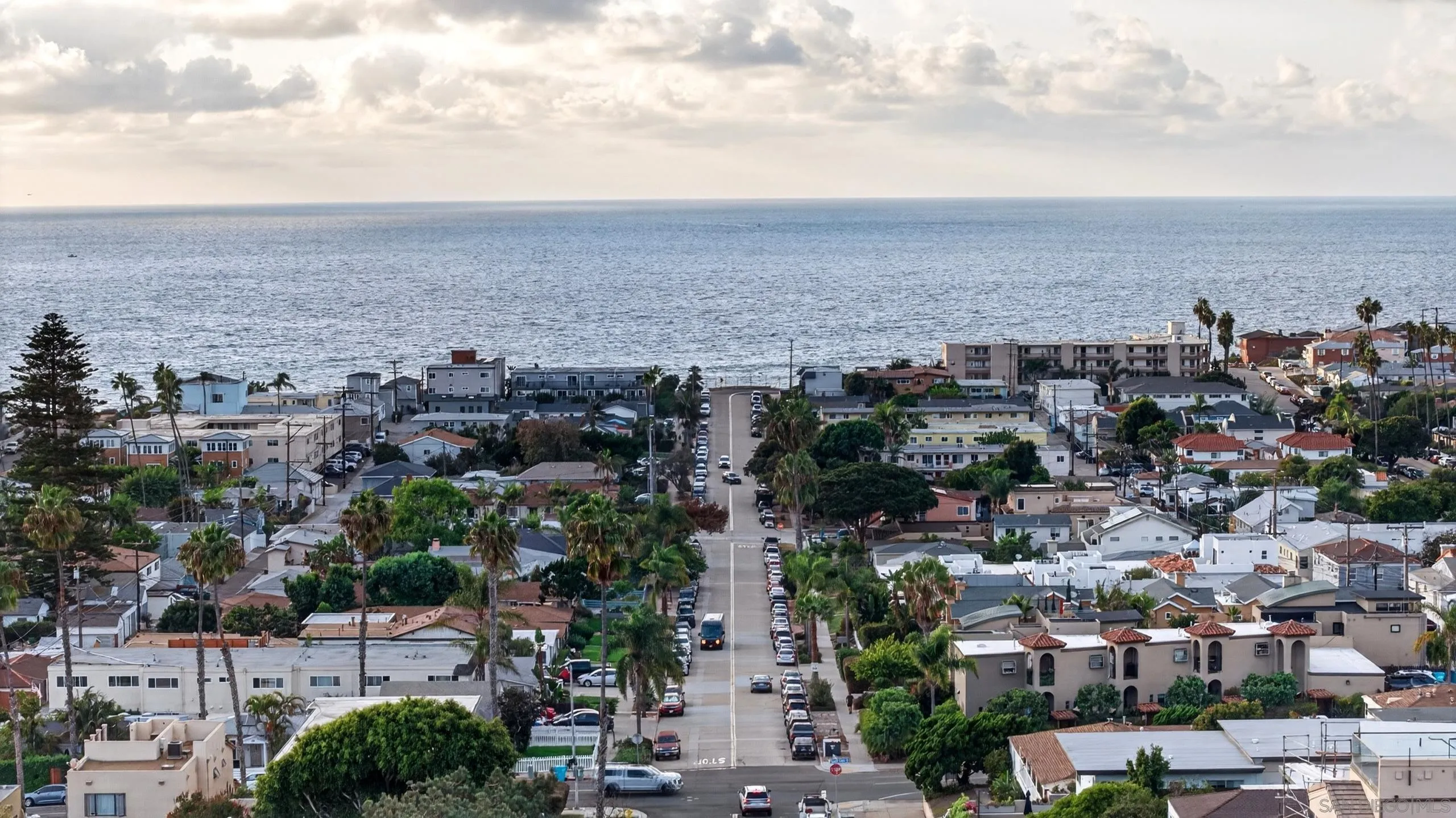 https://cdn.realtyfeed.com/cdn/127/260023355/8ad05291836e6841aeb94d31b4d8300f.webp