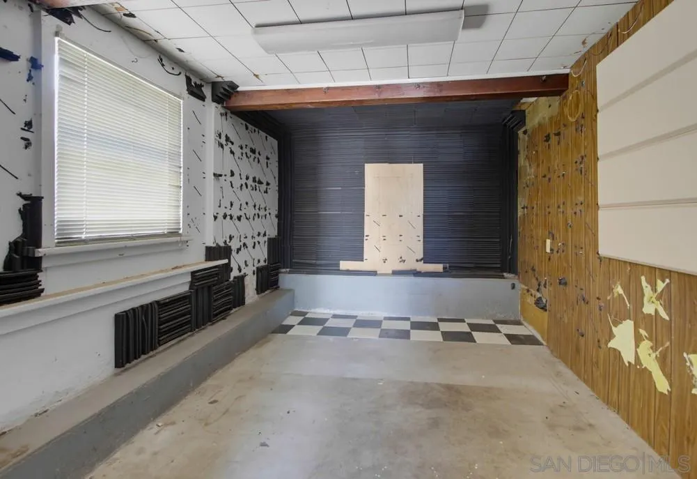https://cdn.realtyfeed.com/cdn/127/260023359/8b017d1c51de8650bd40436d13e98853.webp