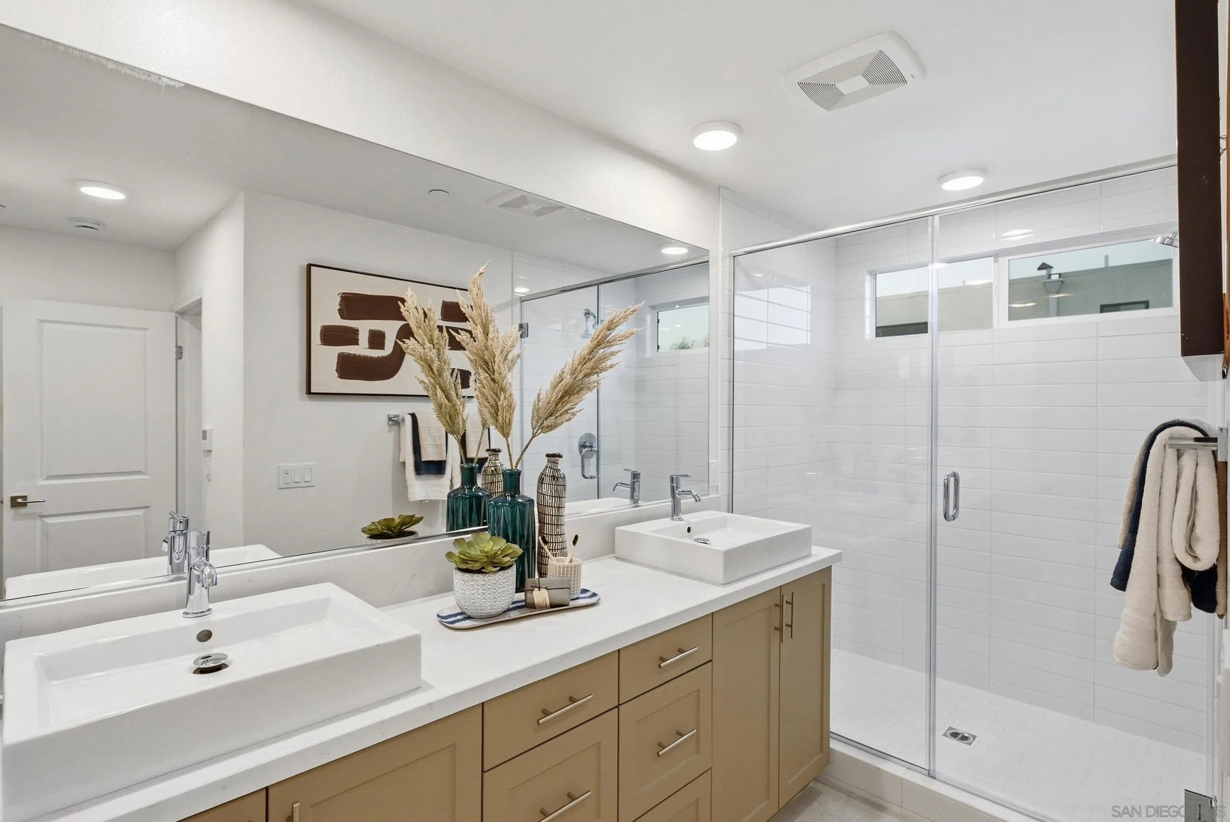 https://cdn.realtyfeed.com/cdn/127/260023360/24732db3f921efd14641436226bab419.webp