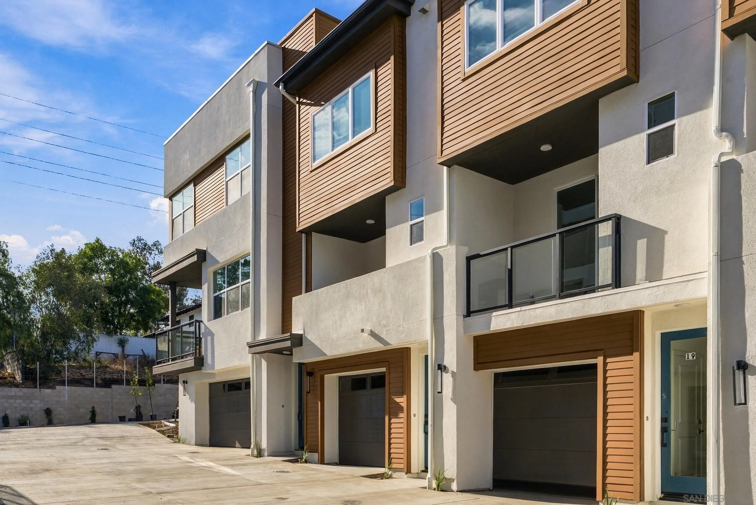 https://cdn.realtyfeed.com/cdn/127/260023360/2aa29010e6f7f81bd7d087c042b6bb5c.webp