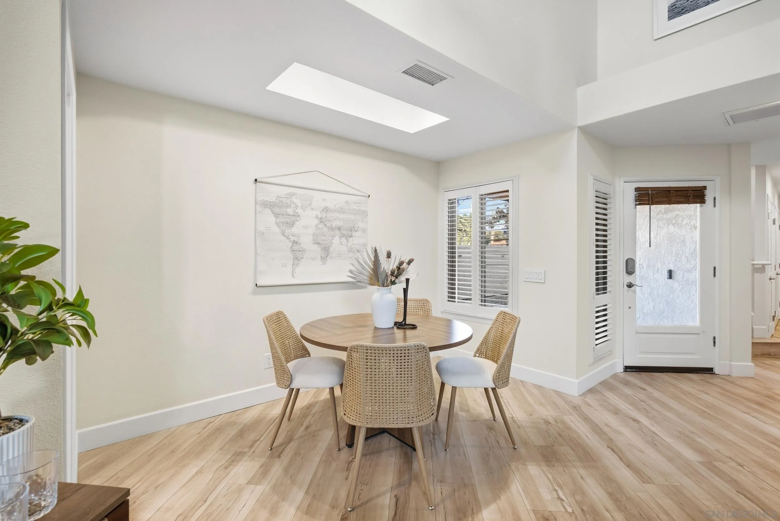https://cdn.realtyfeed.com/cdn/127/260023361/3bce2bac3123bea709aba5813c9072ee.webp