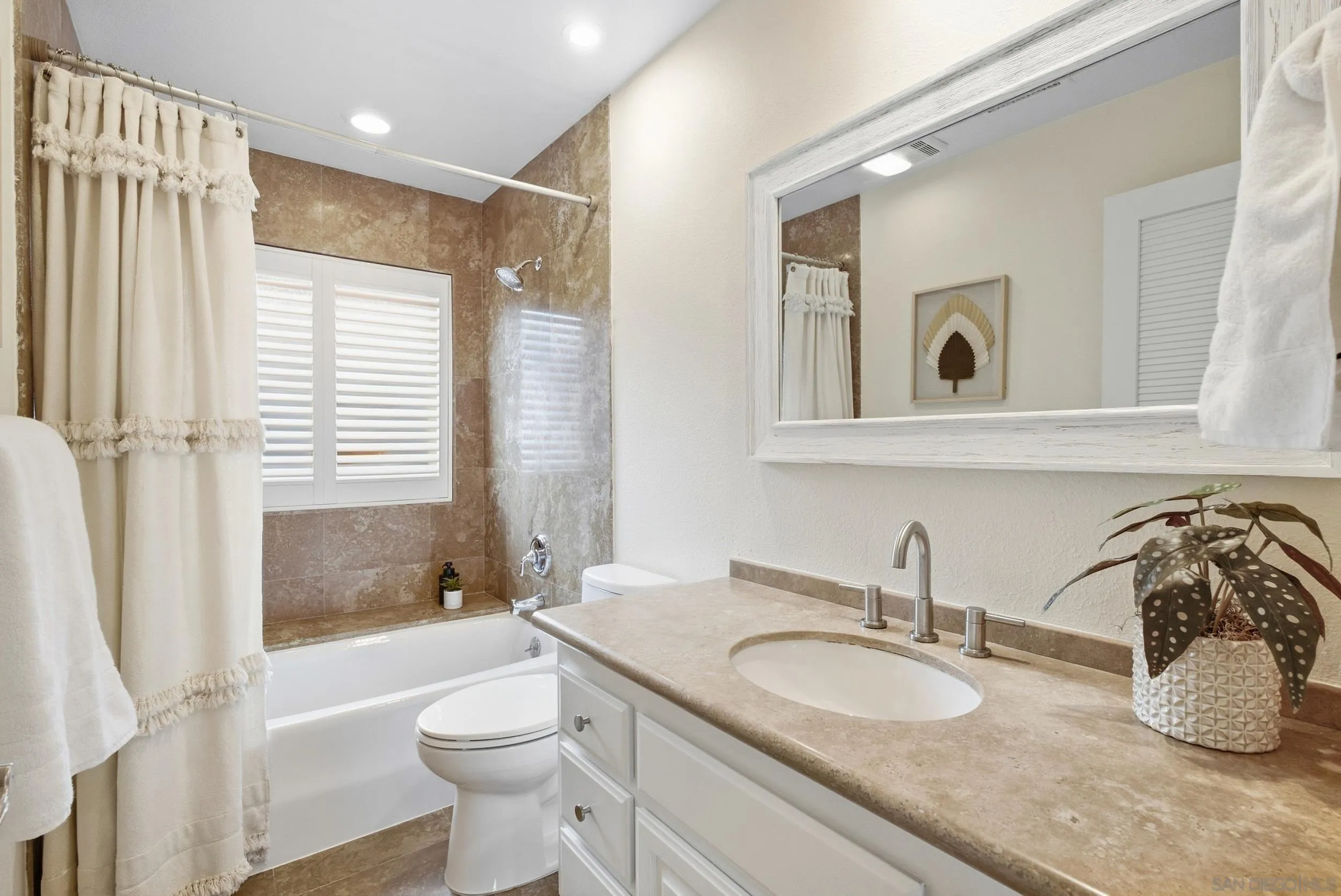 https://cdn.realtyfeed.com/cdn/127/260023361/6340fde93365d07f852de19b6fa3b8d6.webp