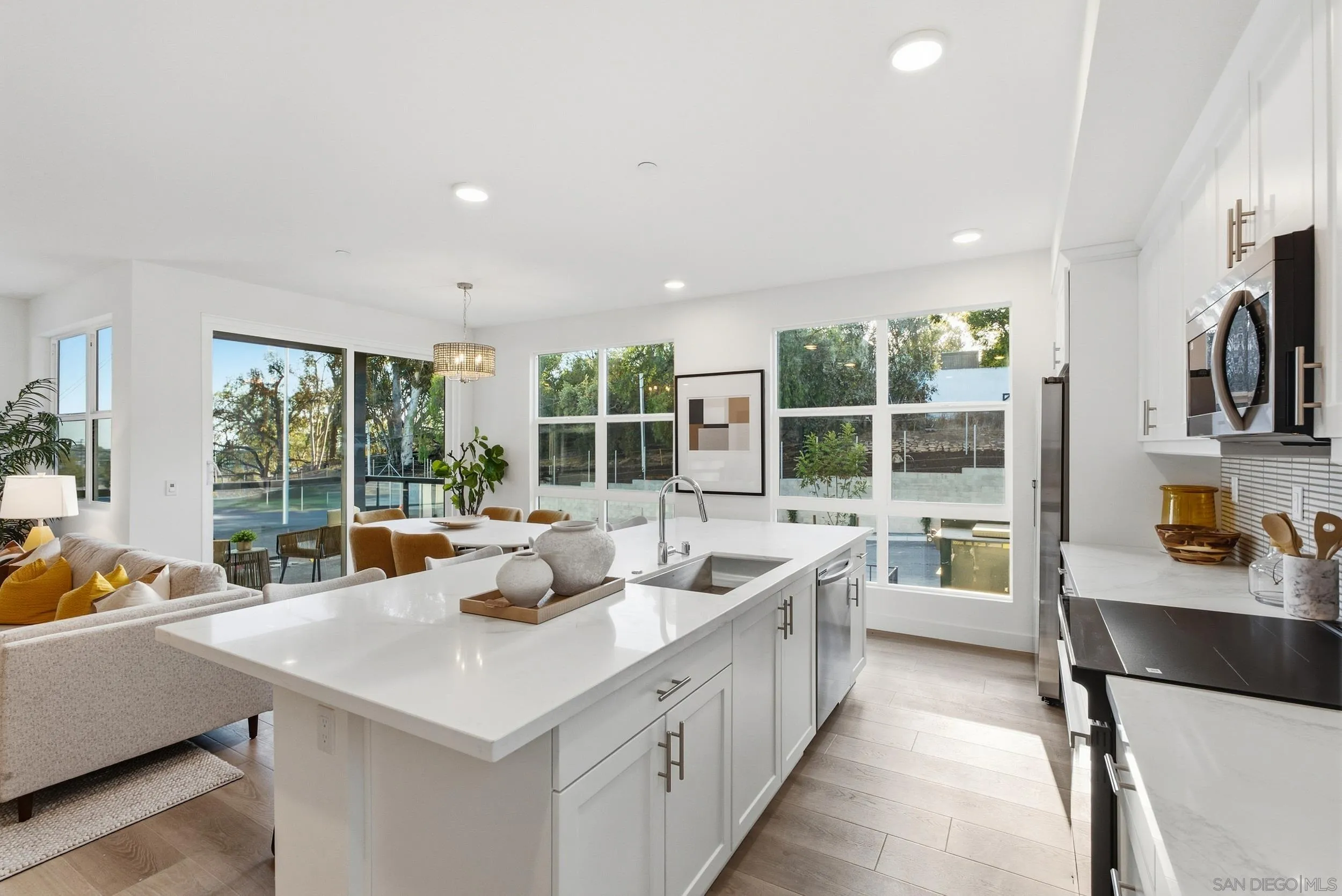 https://cdn.realtyfeed.com/cdn/127/260023363/08c07bb7eeee718ae8663d1c302b3b6a.webp