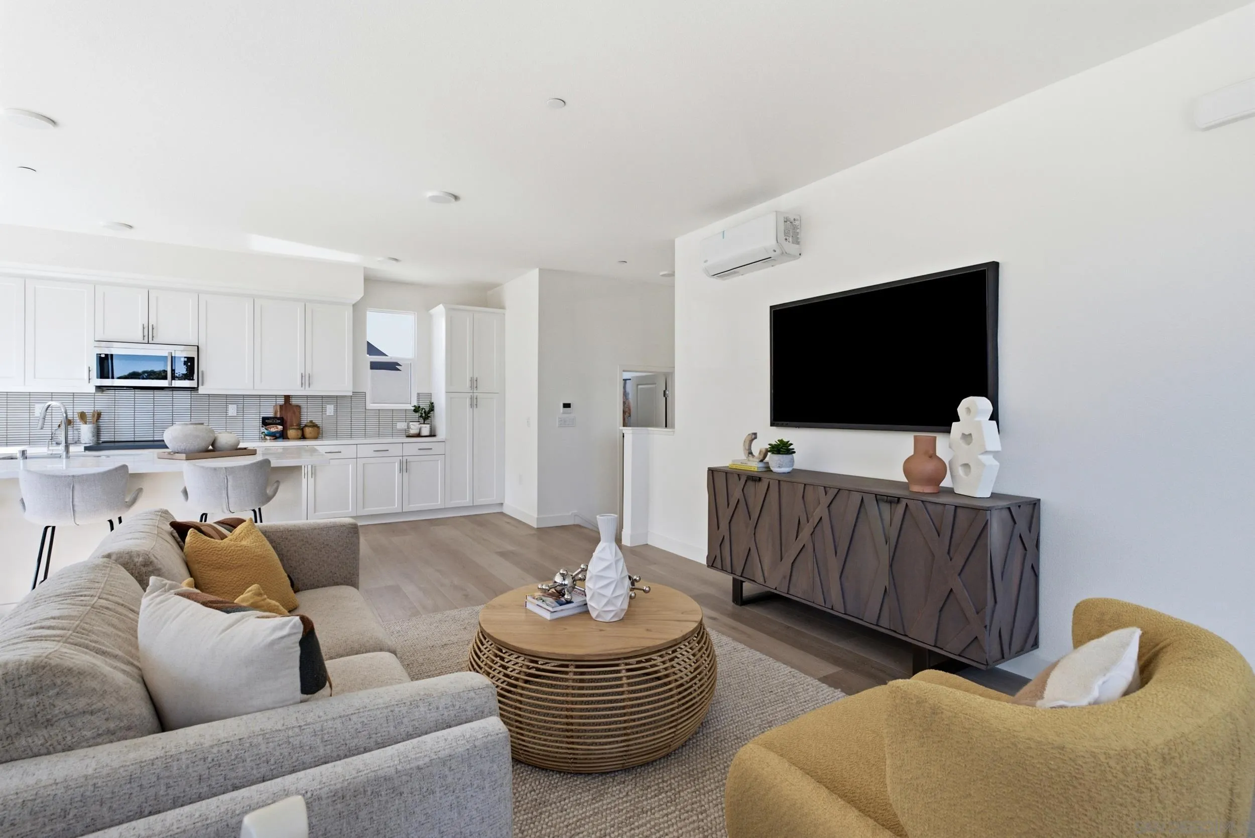 https://cdn.realtyfeed.com/cdn/127/260023363/716a2f822f1eb02585bd6ba81c2192ff.webp
