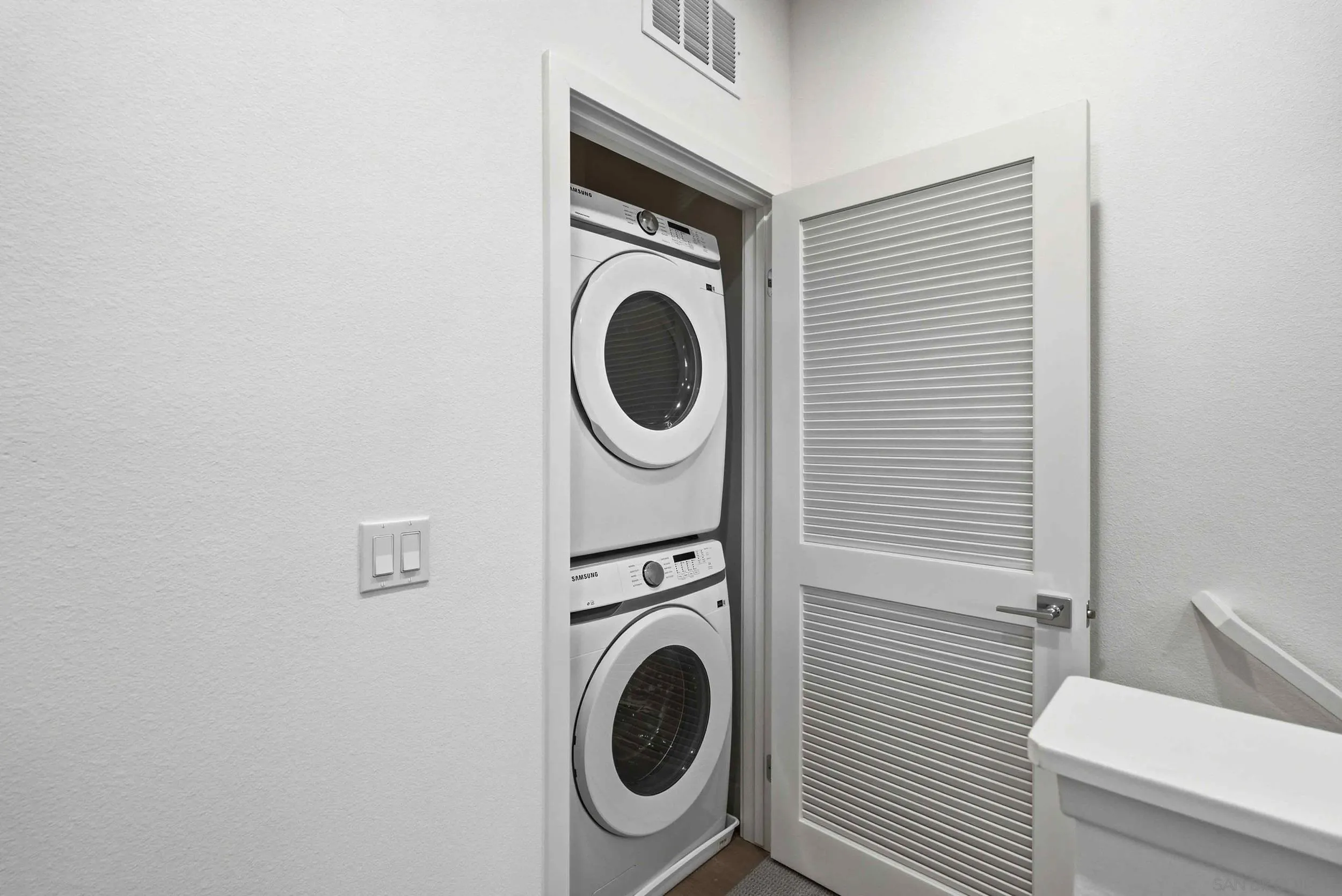 https://cdn.realtyfeed.com/cdn/127/260023363/74b9fe79b3f19737342c25d9e52daf83.webp