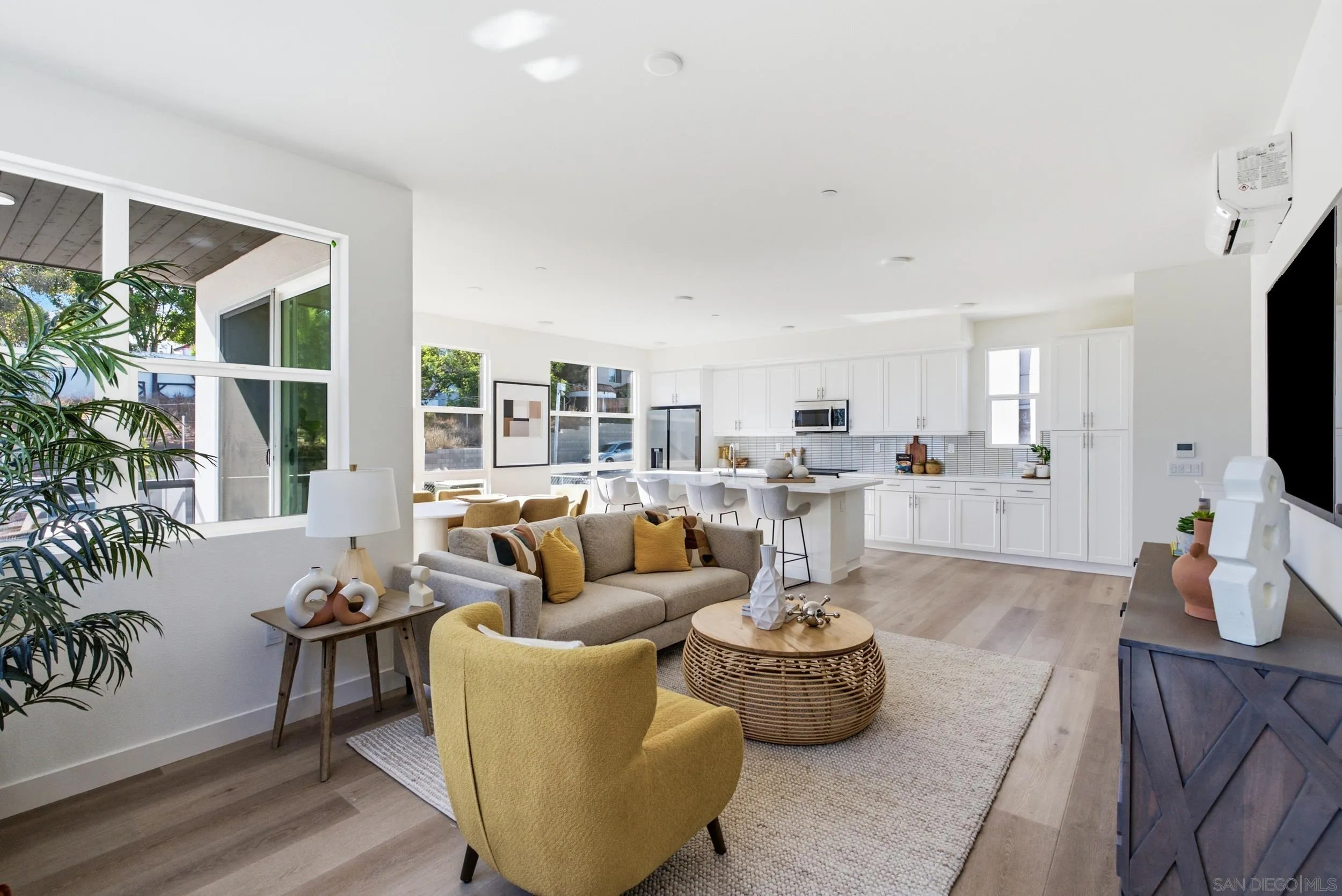 https://cdn.realtyfeed.com/cdn/127/260023363/752af2ca2ee82158f6f1b09d7a8d7369.webp