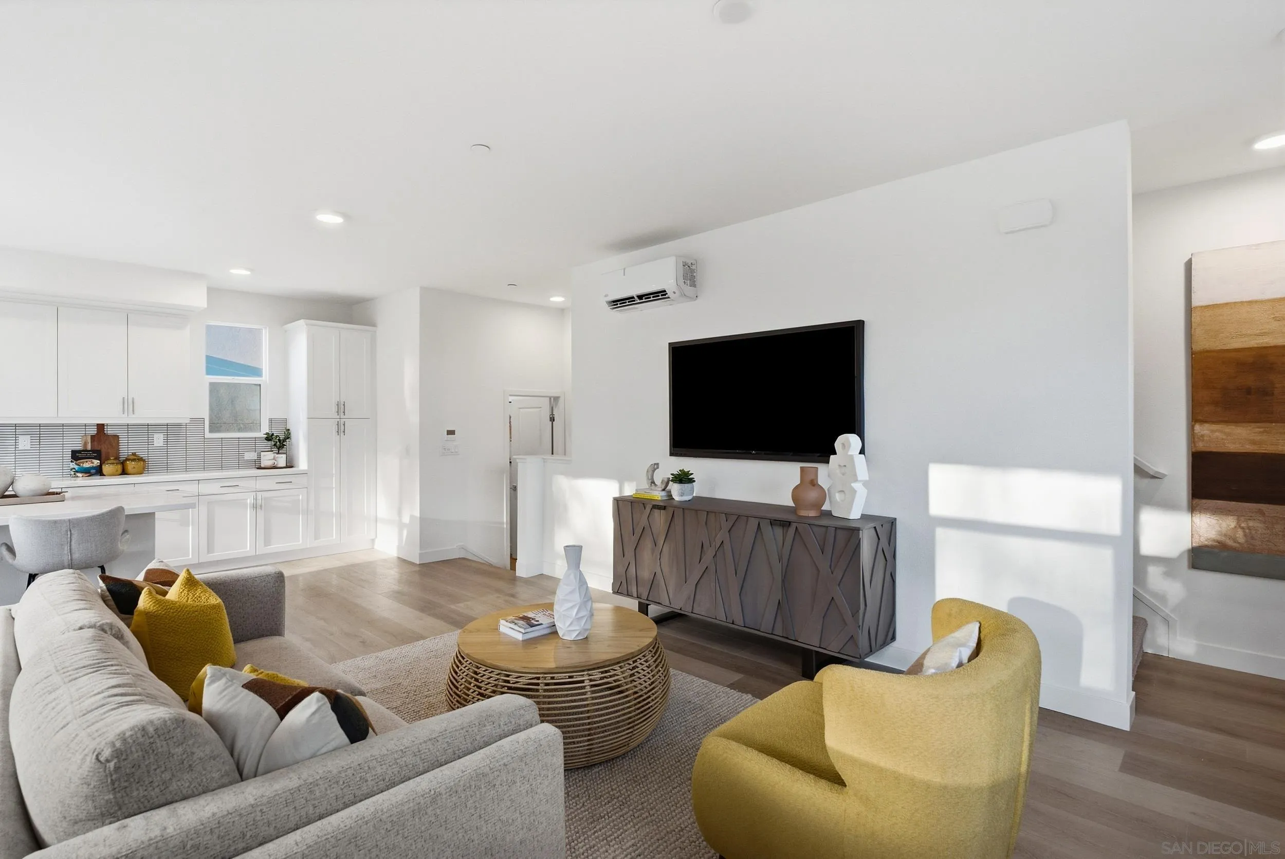 https://cdn.realtyfeed.com/cdn/127/260023363/928dd6afb203f227e79844817825815e.webp