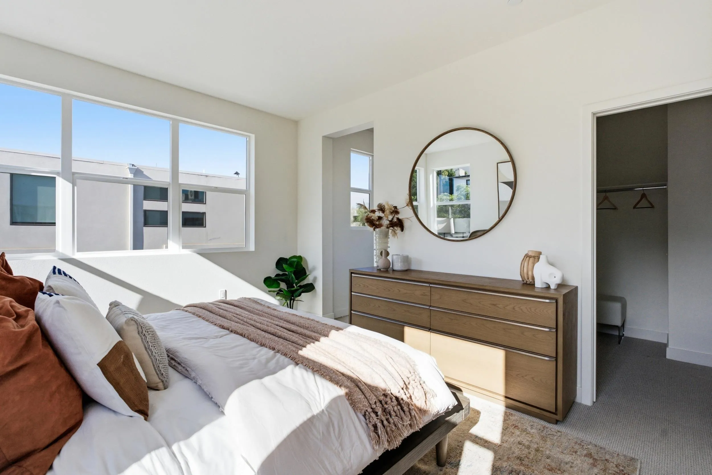 https://cdn.realtyfeed.com/cdn/127/260023363/98e4617c99c737dd001da8d4395d257d.webp