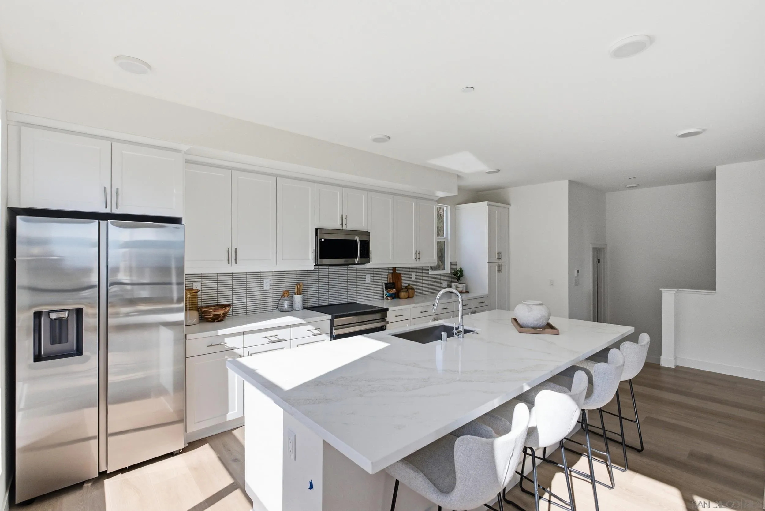 https://cdn.realtyfeed.com/cdn/127/260023363/9a1f810cc5cd0c42945dabc72645b9d6.webp
