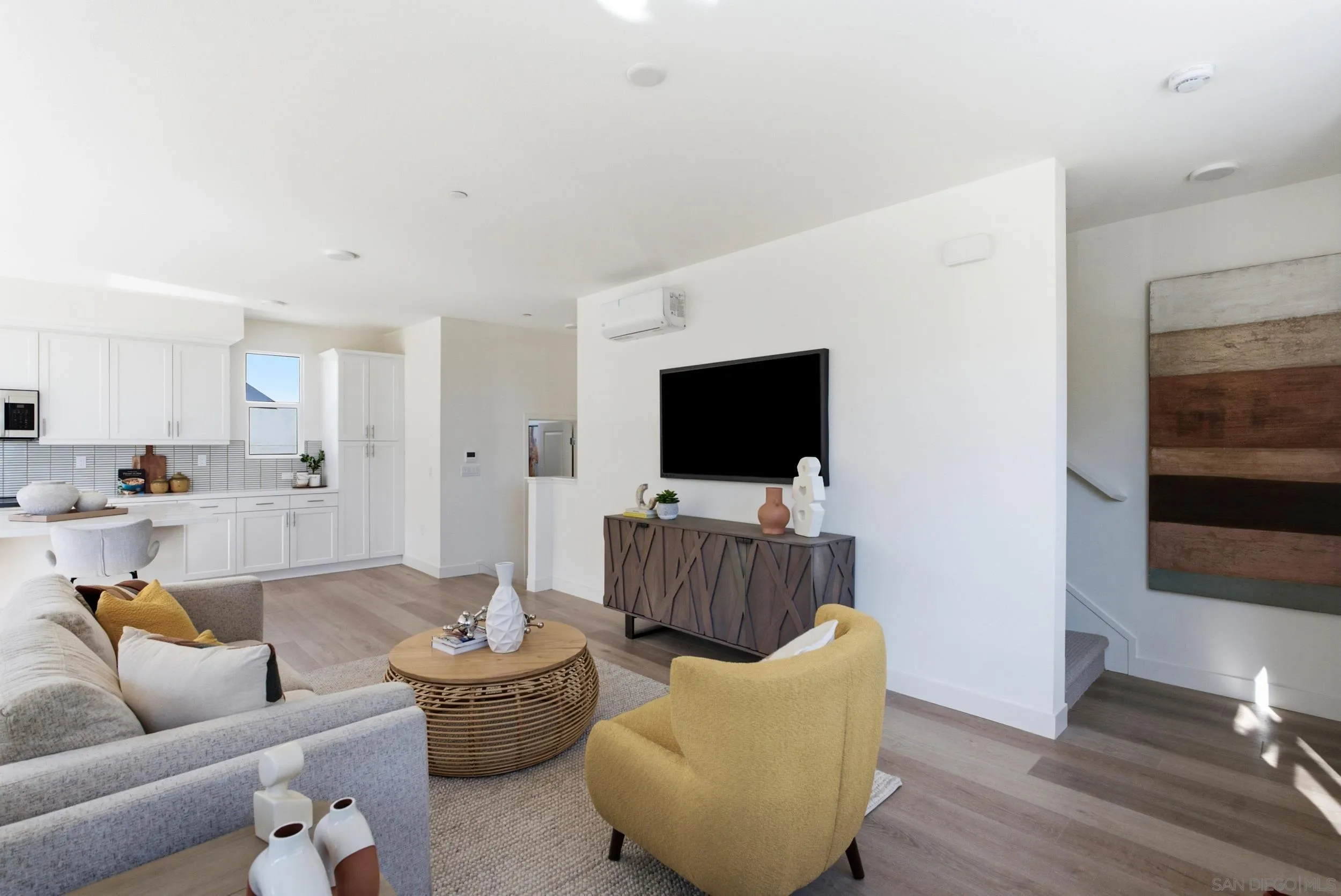 https://cdn.realtyfeed.com/cdn/127/260023363/cb241d01a3fcb45279eca47d2122b6c3.webp