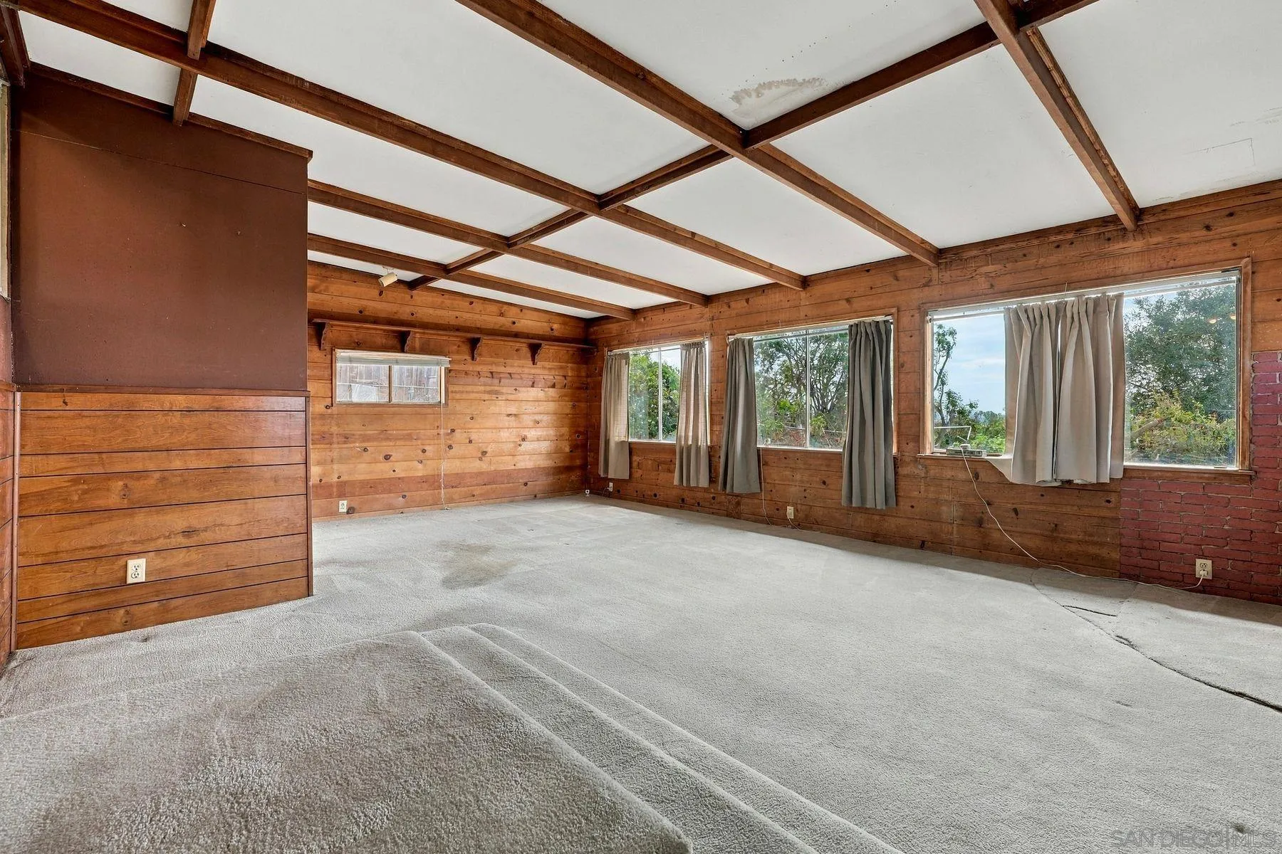 https://cdn.realtyfeed.com/cdn/127/260023364/bb6f3d0d015d07cdeef1952b7f84eb35.webp