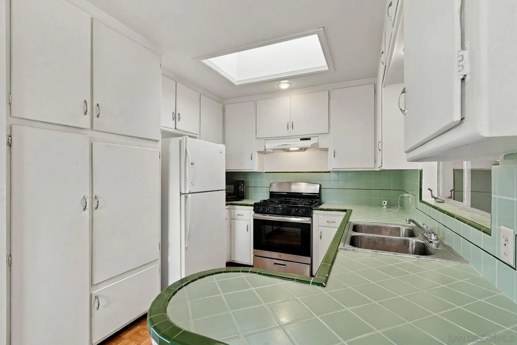 https://cdn.realtyfeed.com/cdn/127/260023364/f14adcd6ec841cd7fac0721725e9b67a.webp