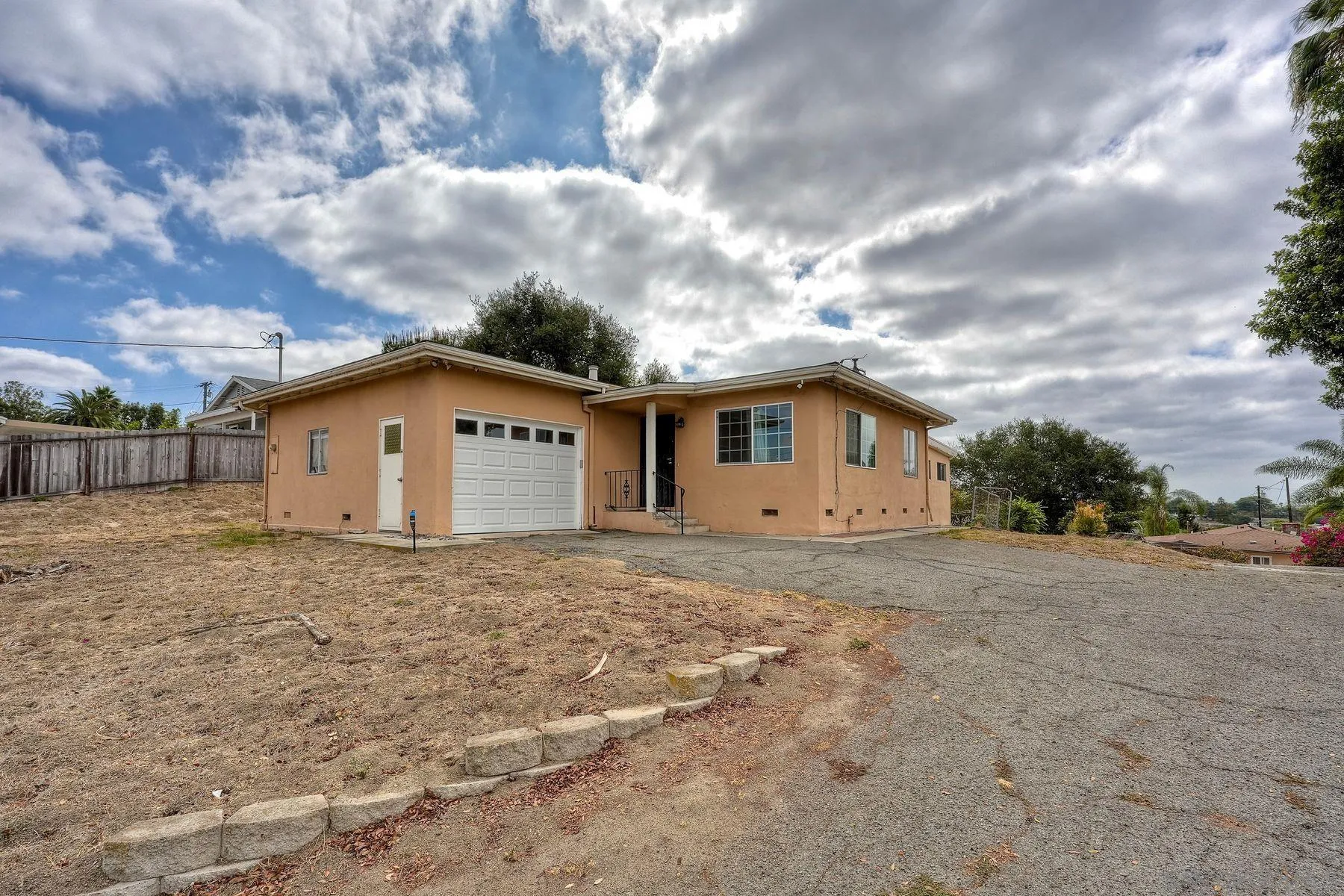 https://cdn.realtyfeed.com/cdn/127/260023364/faf4e7eedd9a13822738c55ce3d420ac.webp