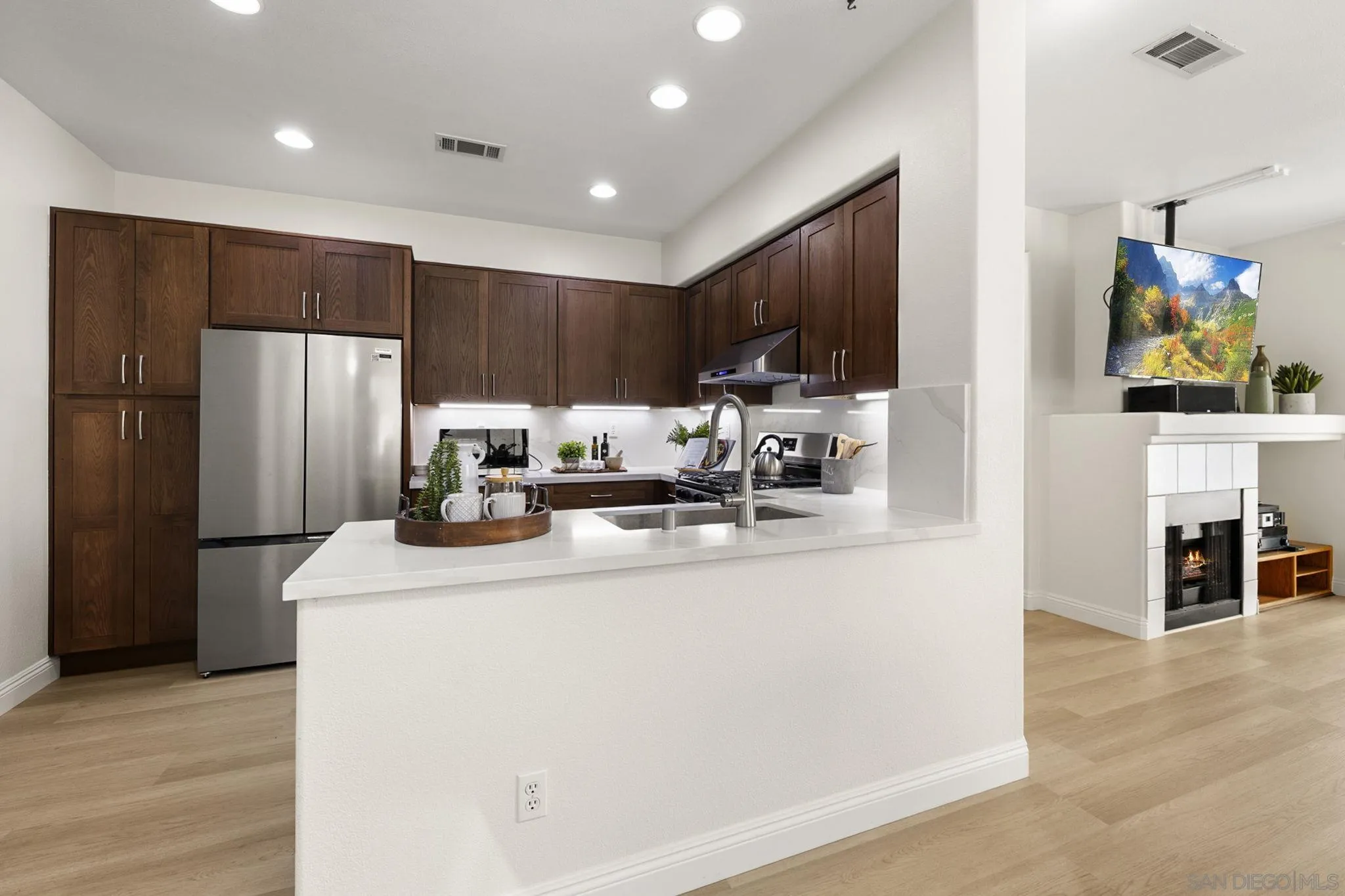 https://cdn.realtyfeed.com/cdn/127/260023367/2a581569e786c24744e3bcfcfe7e5d42.webp