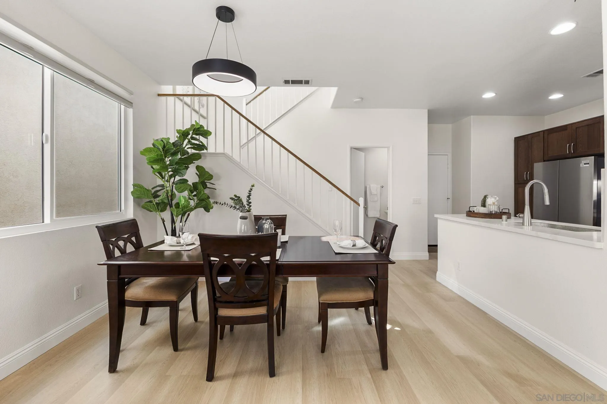 https://cdn.realtyfeed.com/cdn/127/260023367/b19d00c2c7999ca79271e3faa41bb378.webp