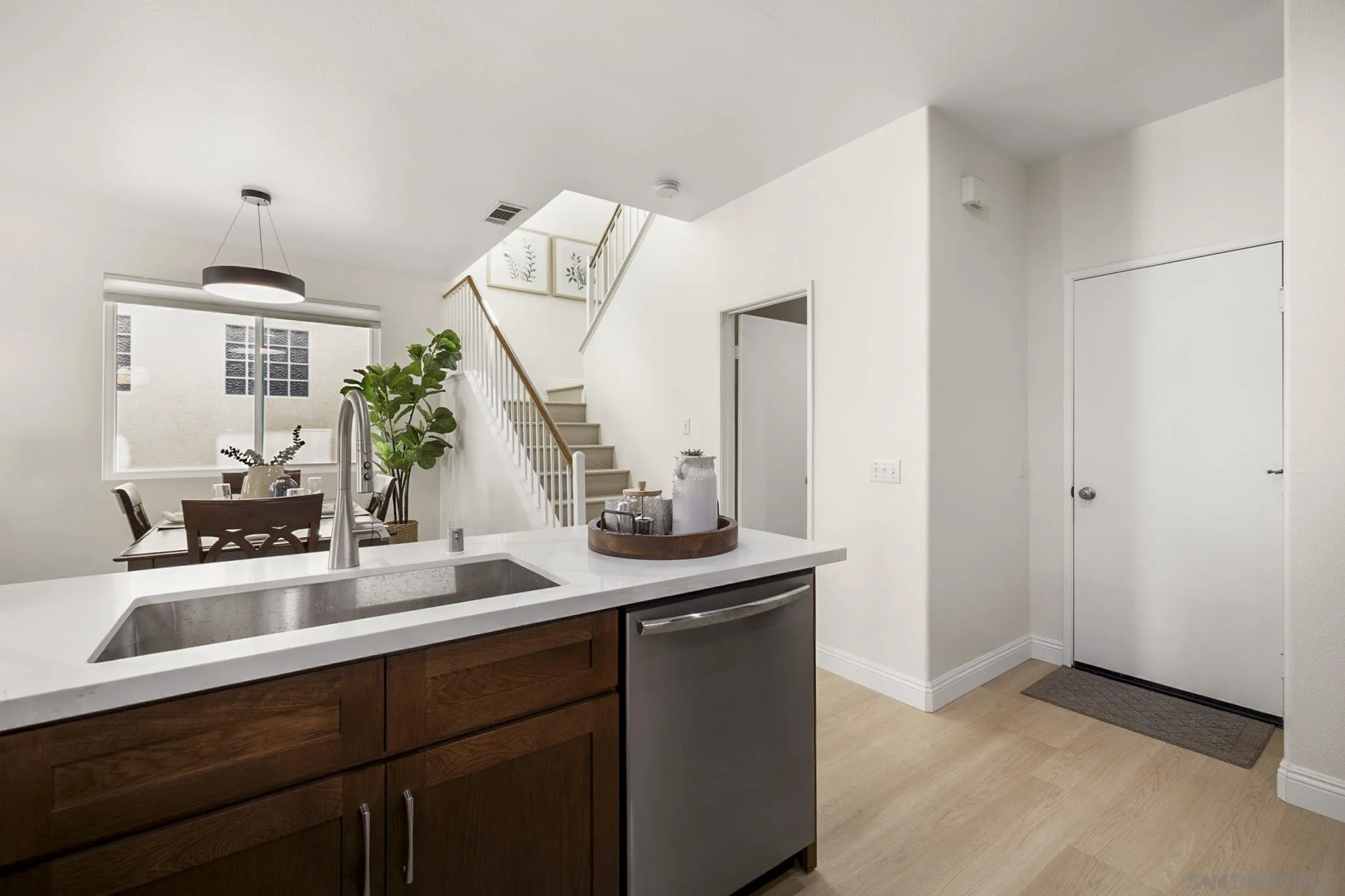 https://cdn.realtyfeed.com/cdn/127/260023367/c7177a94475d2ec29e5327eb59a3132c.webp