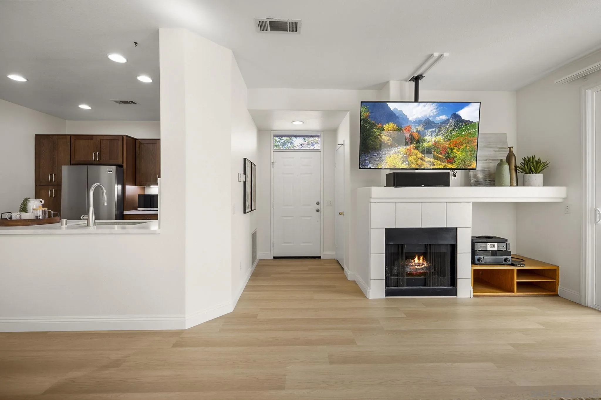 https://cdn.realtyfeed.com/cdn/127/260023367/d99369f8500a517073f63111a9cef265.webp