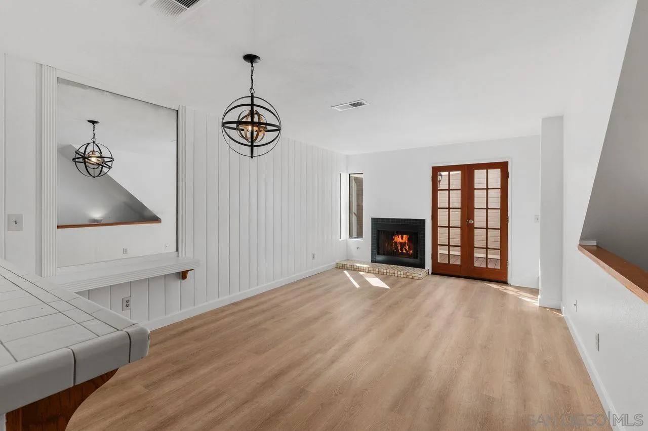 https://cdn.realtyfeed.com/cdn/127/260023368/434a8725efd1338563b96d9324e570f2.webp