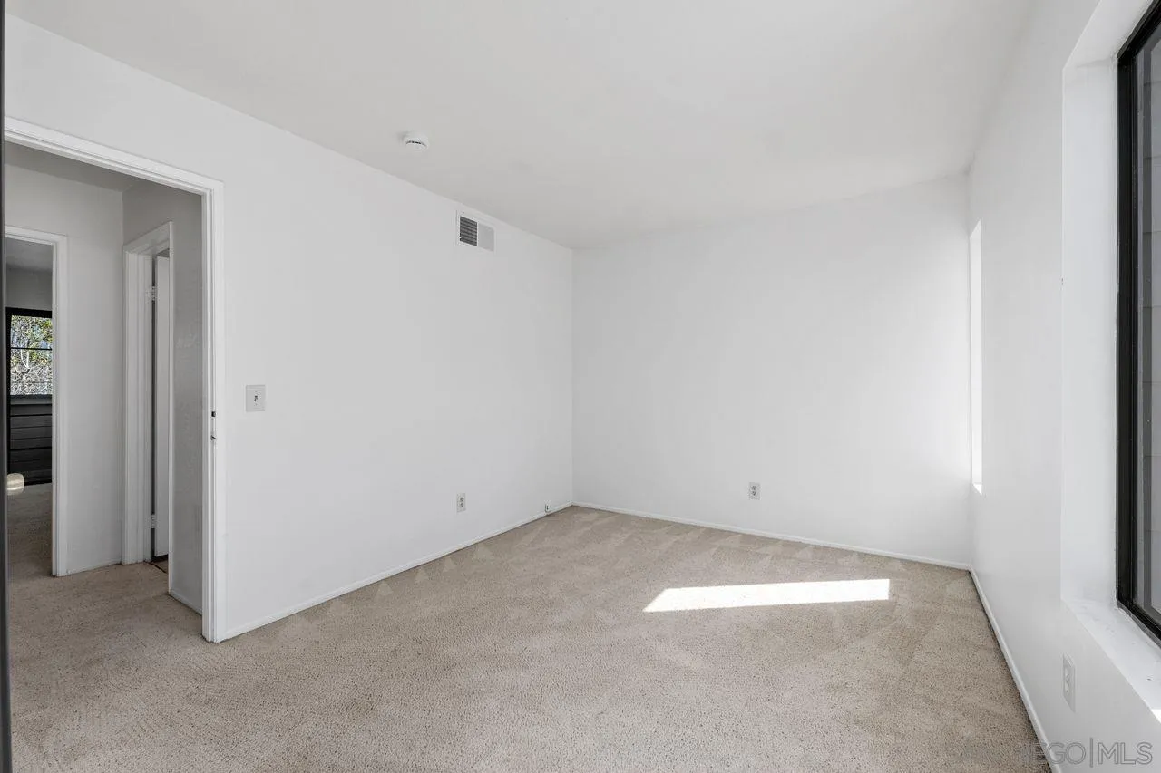 https://cdn.realtyfeed.com/cdn/127/260023368/487a28ded62a7f177702e52e7f4dfd2b.webp