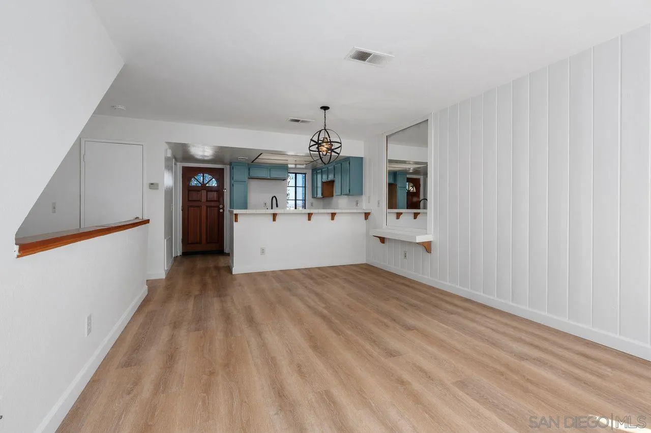 https://cdn.realtyfeed.com/cdn/127/260023368/acc4d84ddb614b29cba7ad568bbac179.webp