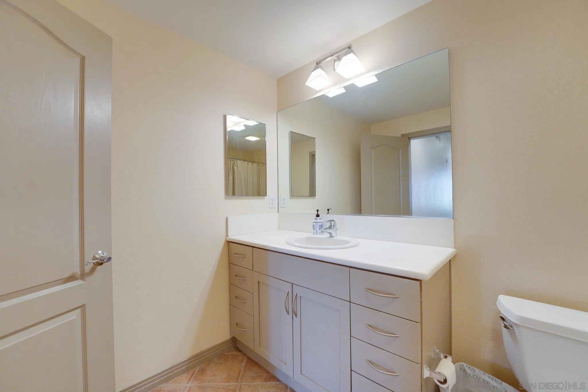 https://cdn.realtyfeed.com/cdn/127/260023370/12f6be7867f5773303a437c83949a580.webp
