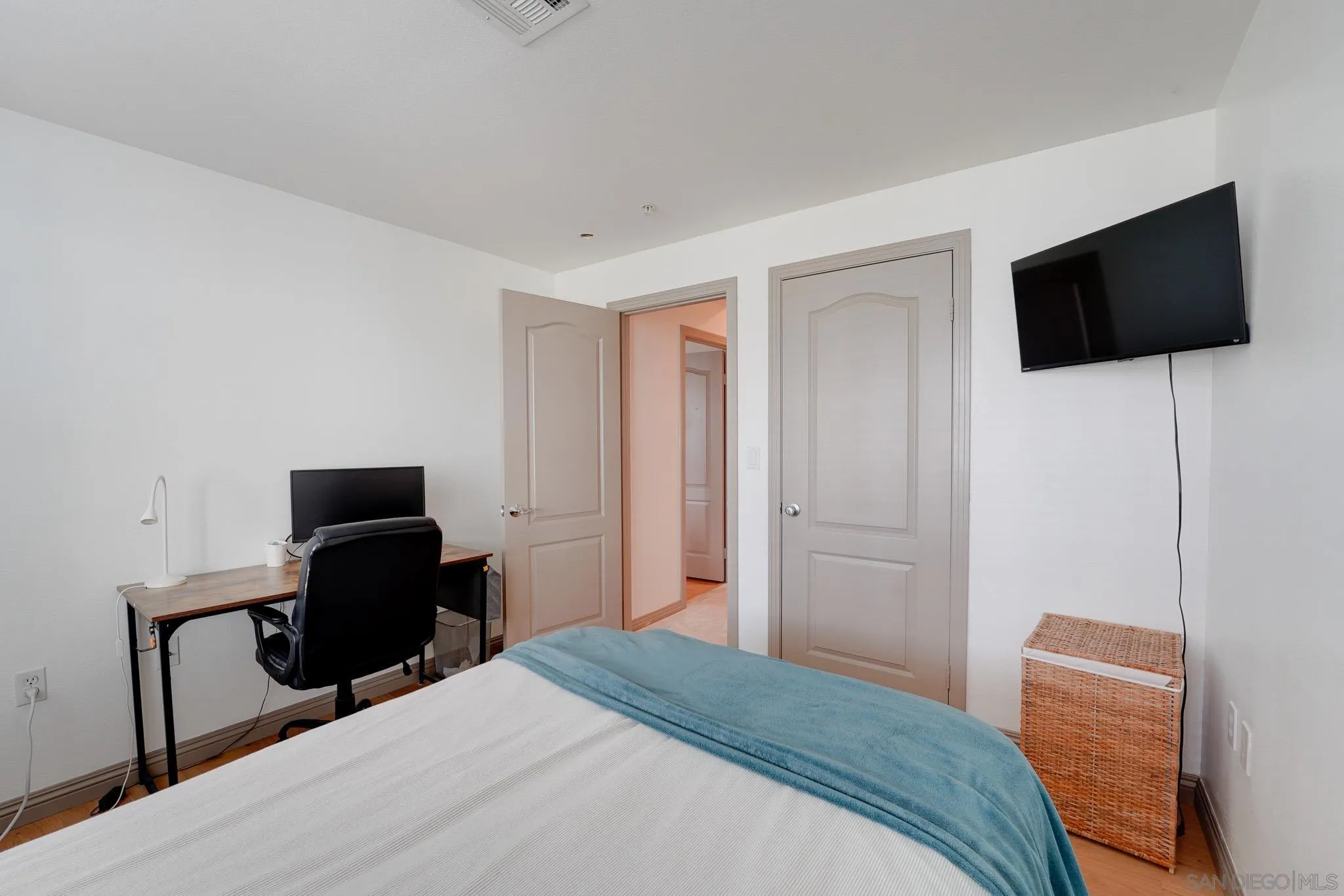 https://cdn.realtyfeed.com/cdn/127/260023370/1a7113e2d15b6ed04ea593e6c45a5c66.webp