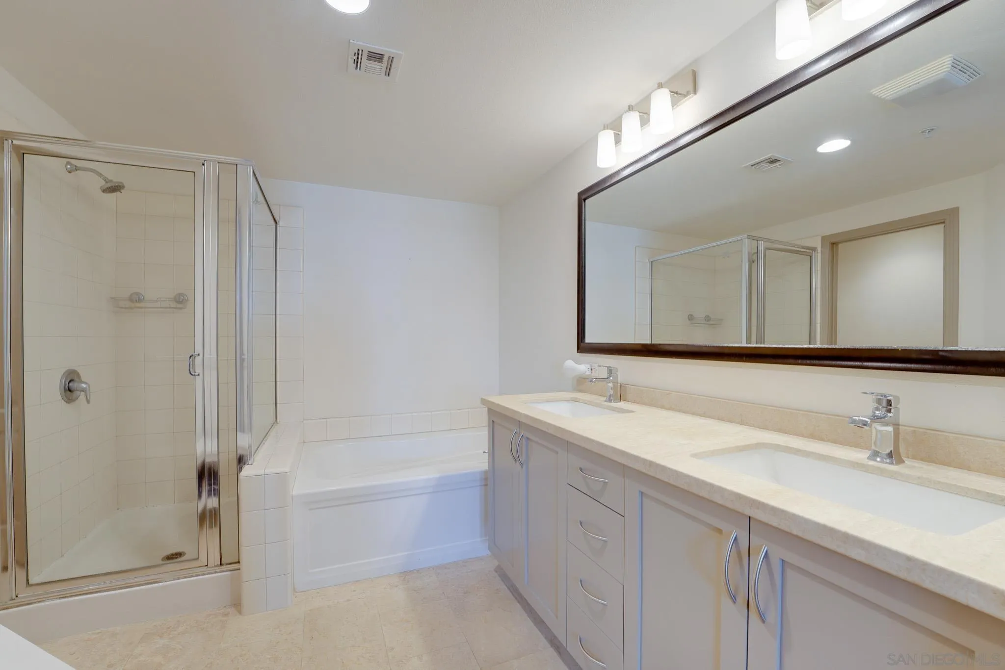 https://cdn.realtyfeed.com/cdn/127/260023370/499440a9fde3bcc7d147a6233354e6ee.webp