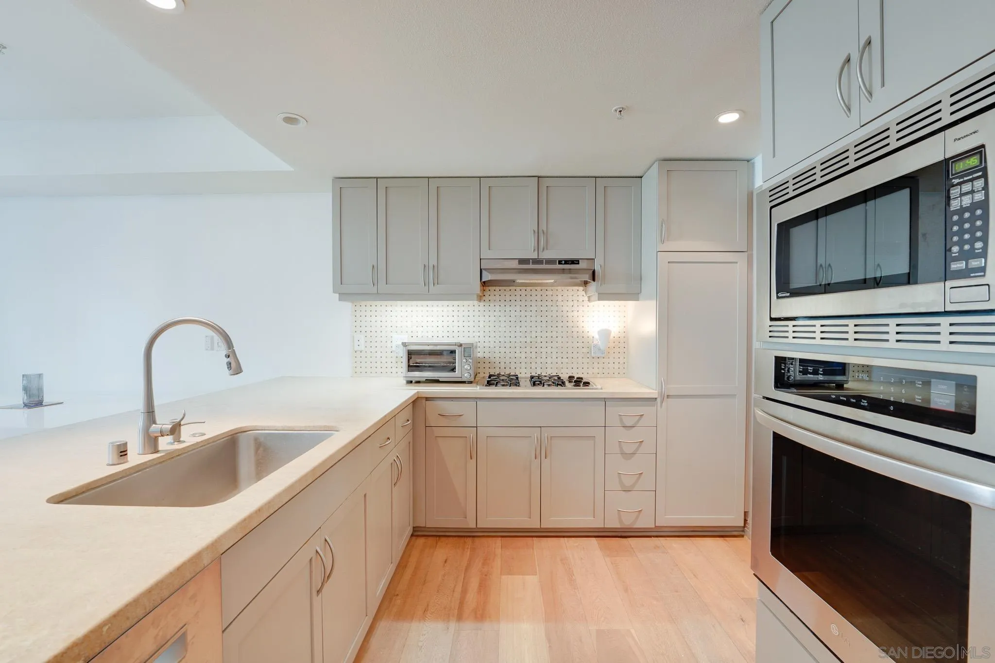 https://cdn.realtyfeed.com/cdn/127/260023370/5678d8da6fbdfa15ffdb2af79b2e4564.webp